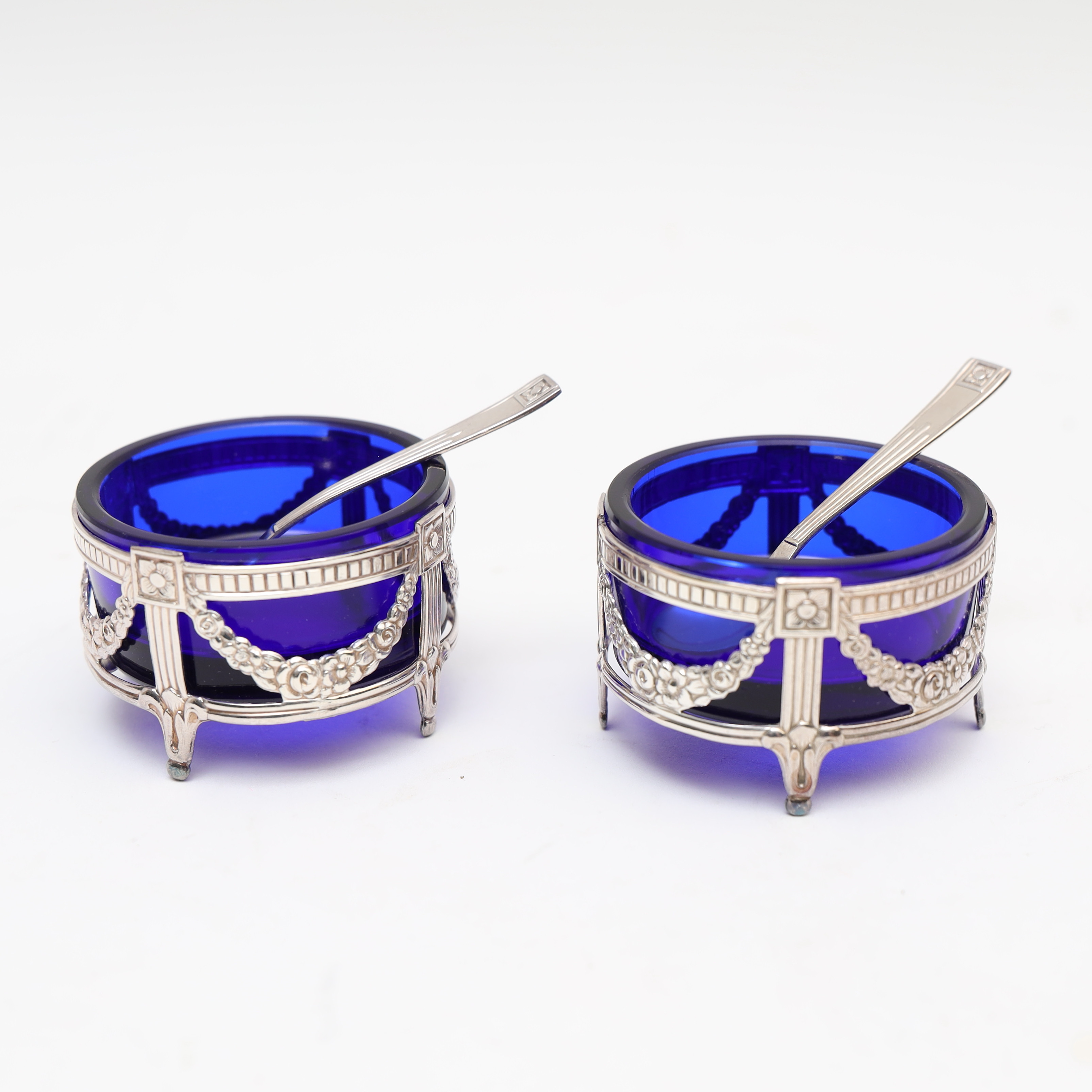 SALTKAR, ett par, sterlingsilver, Mema, Sverige. med saltskedar av sterlingsilver.