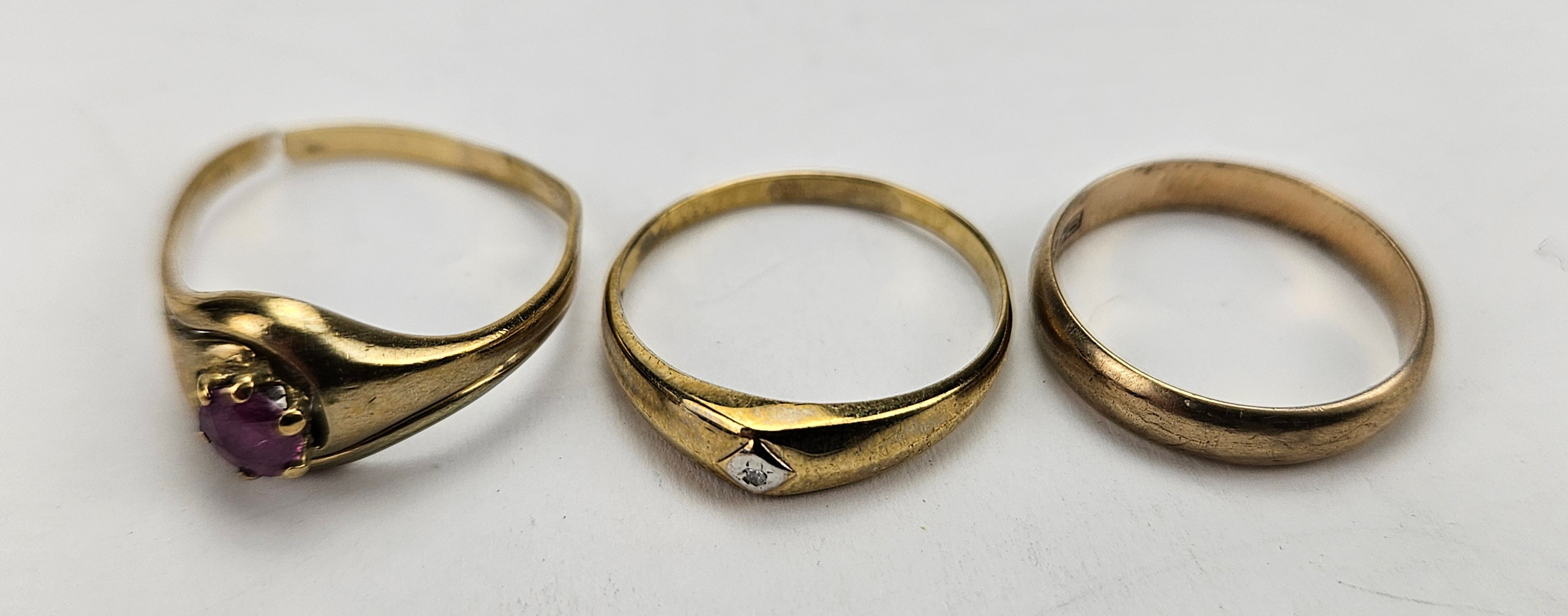 RINGAR, 3 st, guld, 8K, total vikt ca. 3,7 gram.