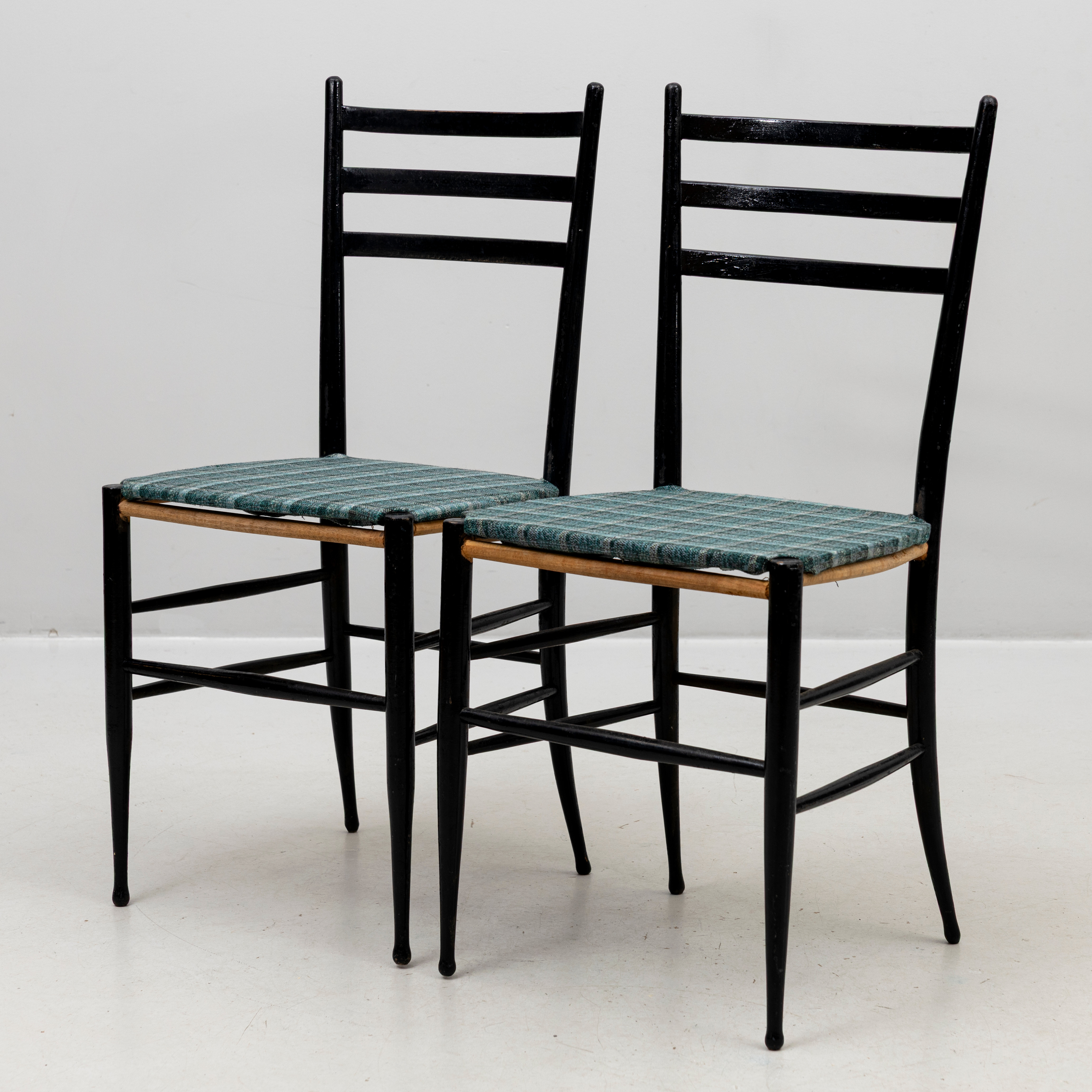 GIO PONTI. HANS ART. Stolar, 2 st, omkring 1900-talets mitt.