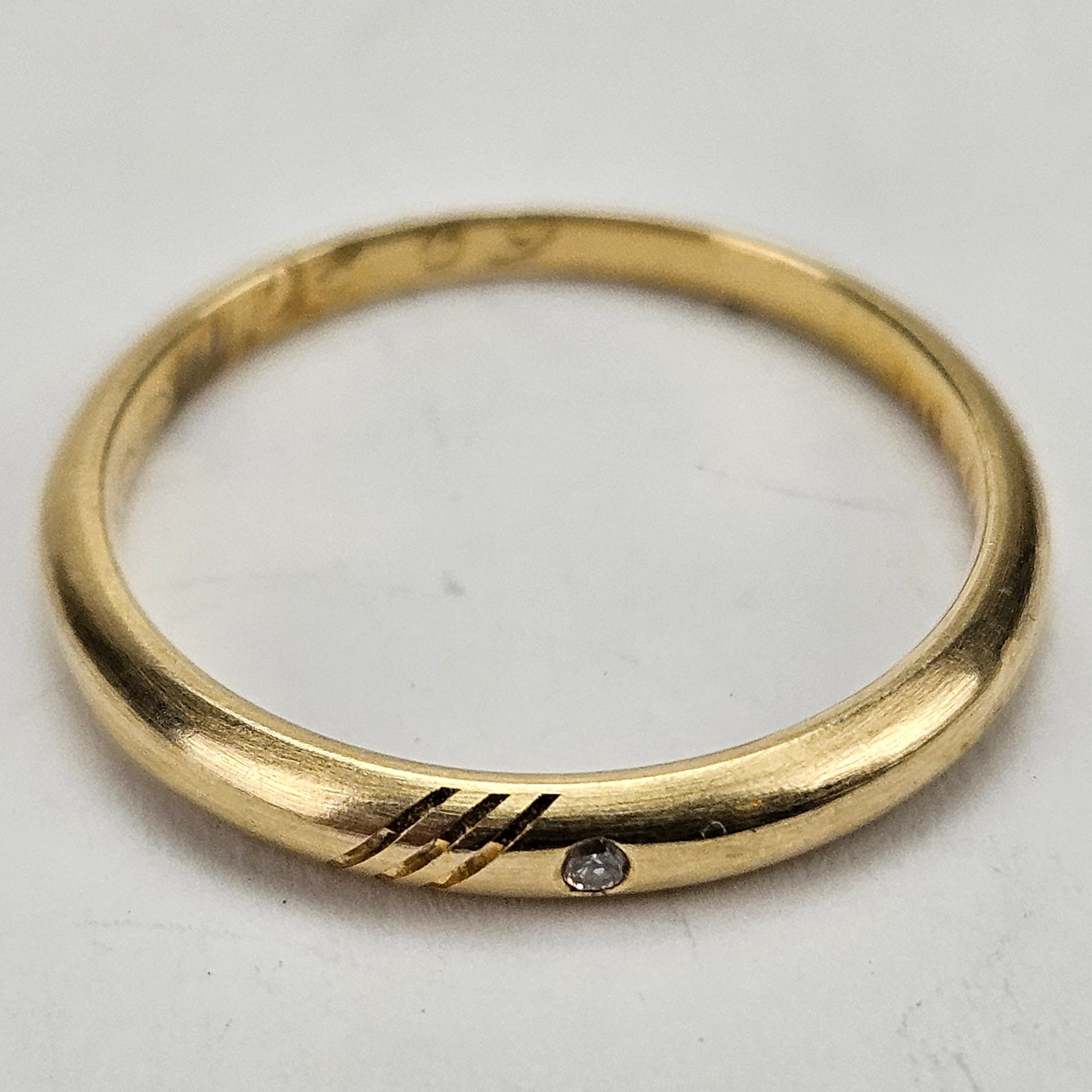 RING, guld, 14K, med slipad diamant, total vikt ca. 2,1 gram.