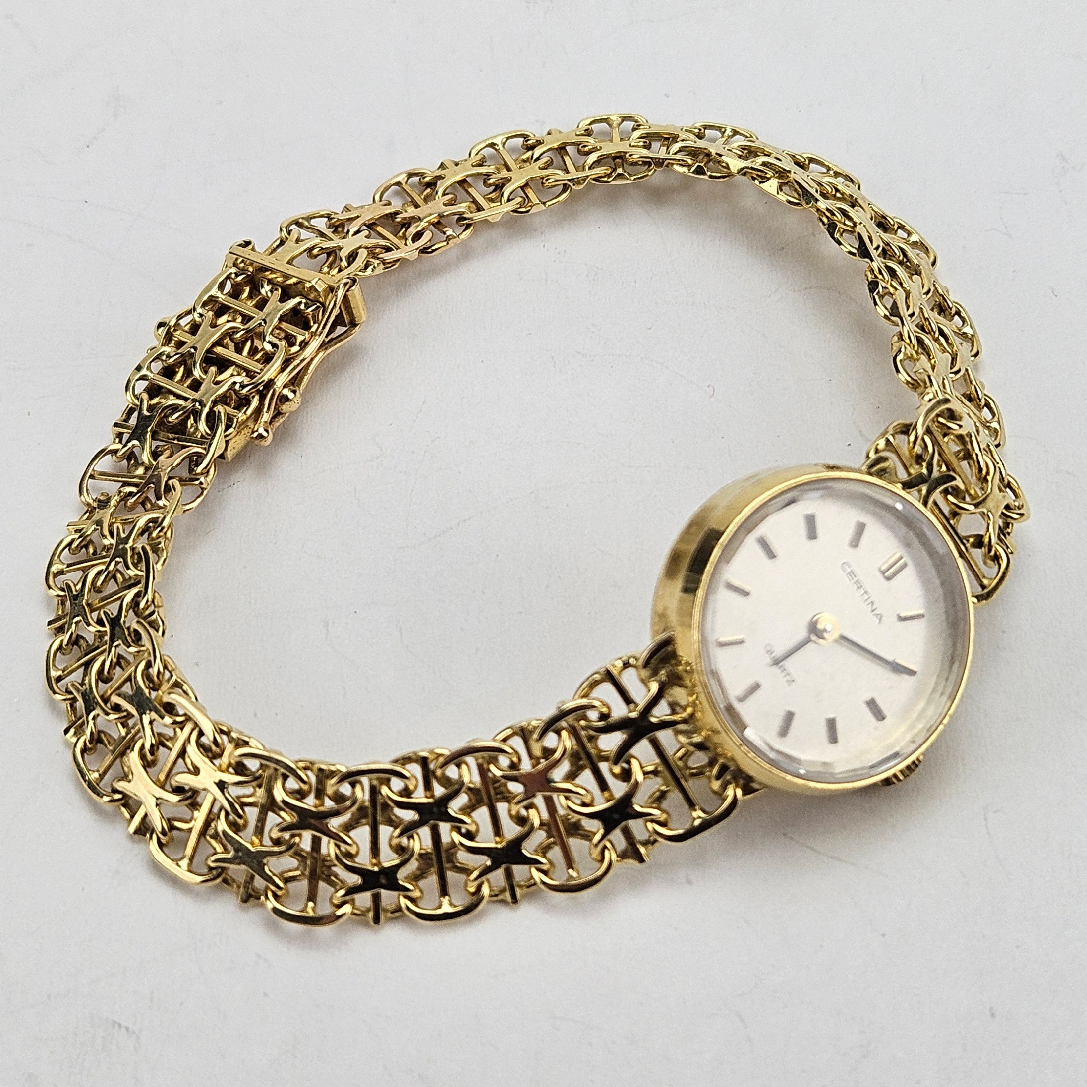 DAMARMBANDSUR, guld, 18K, Certina, total vikt ca. 22,3 gram.