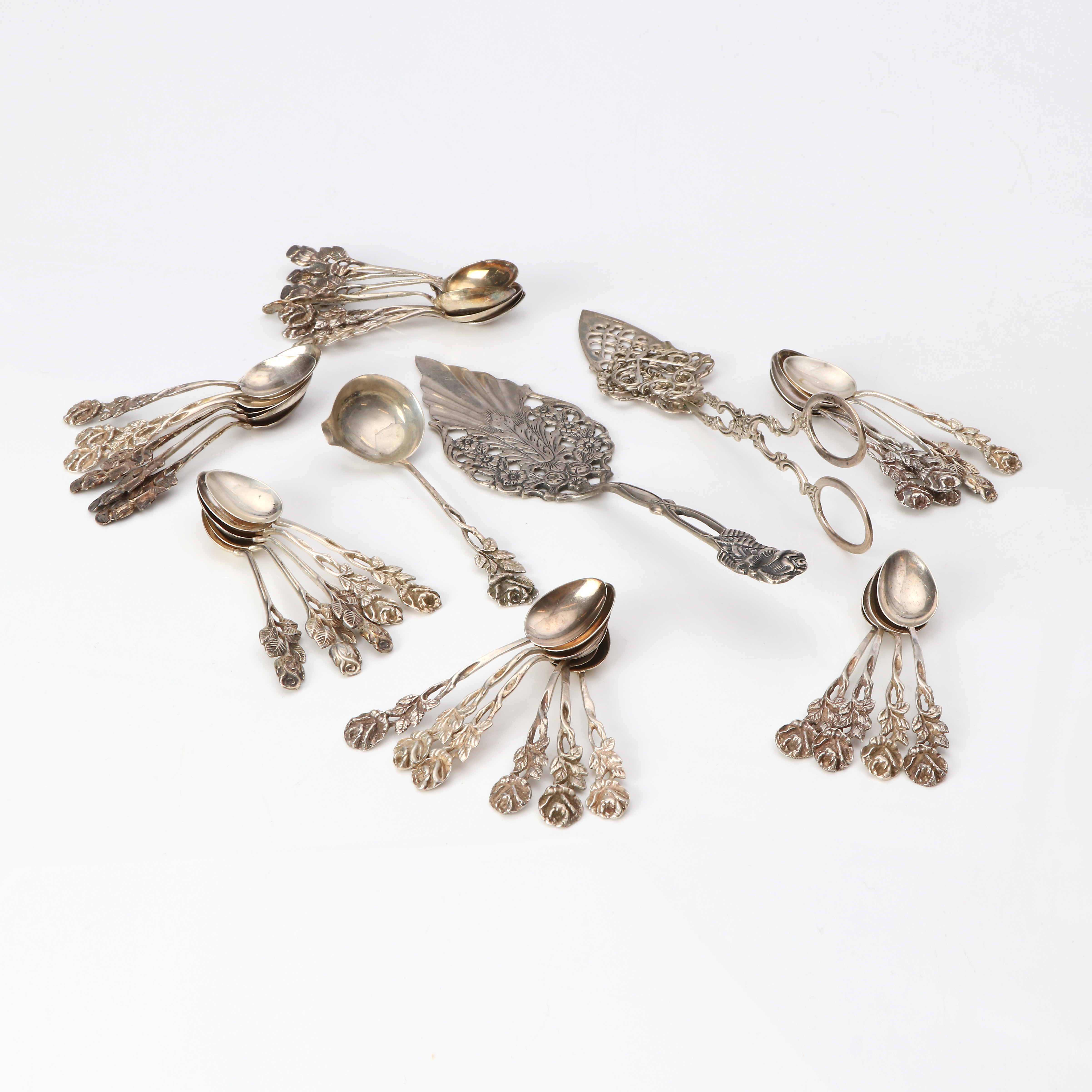 BESTICK, 36 DELAR. Silver. Rosen. Vikt ca 350 gram.