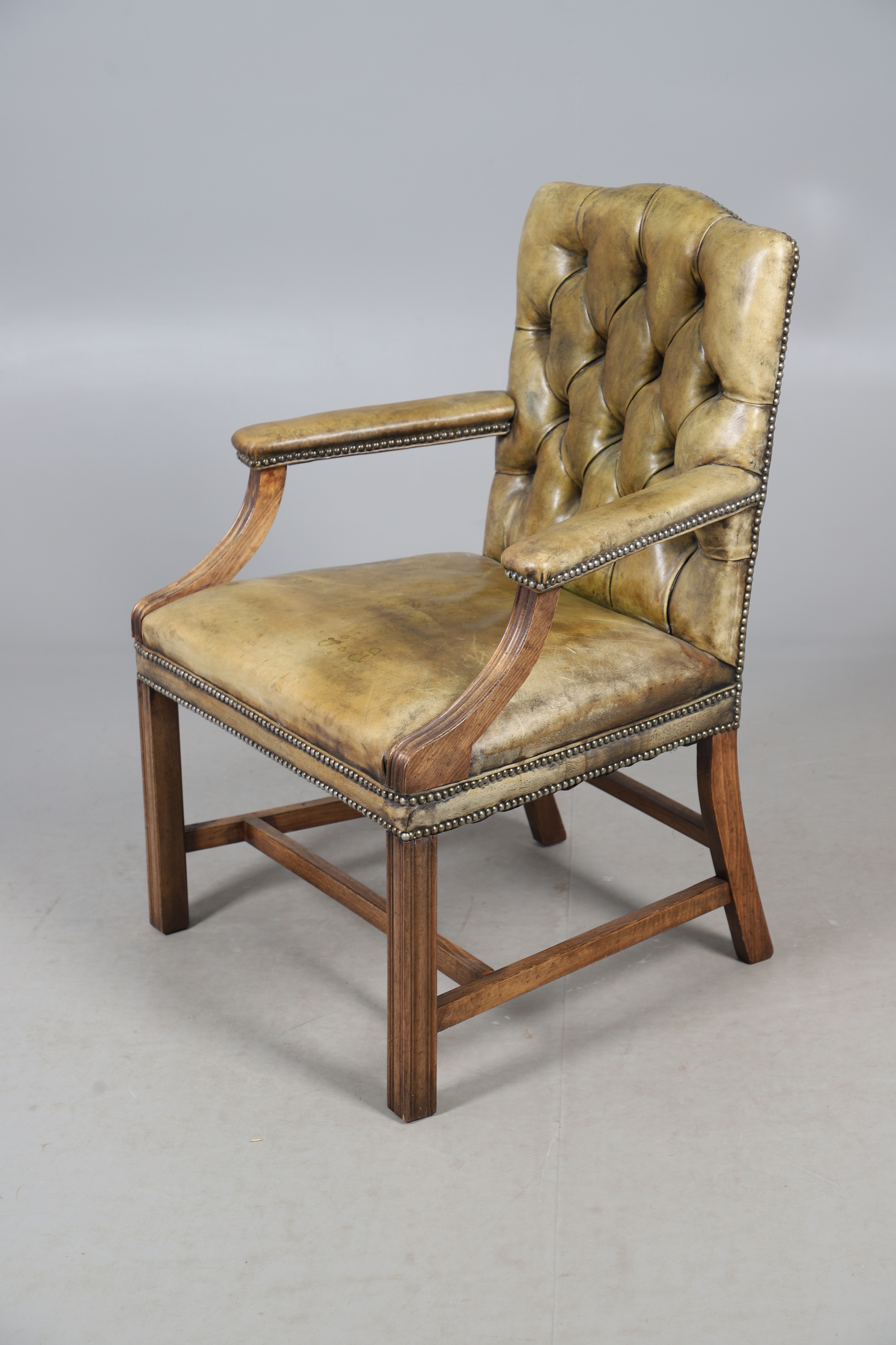 Images For 5032969 A GAINSBOROUGH STYLE LEATHER OPEN ARMCHAIR Auctionet images-for-5032969-a-gainsborough-style-leather-open-armchair-auctionet