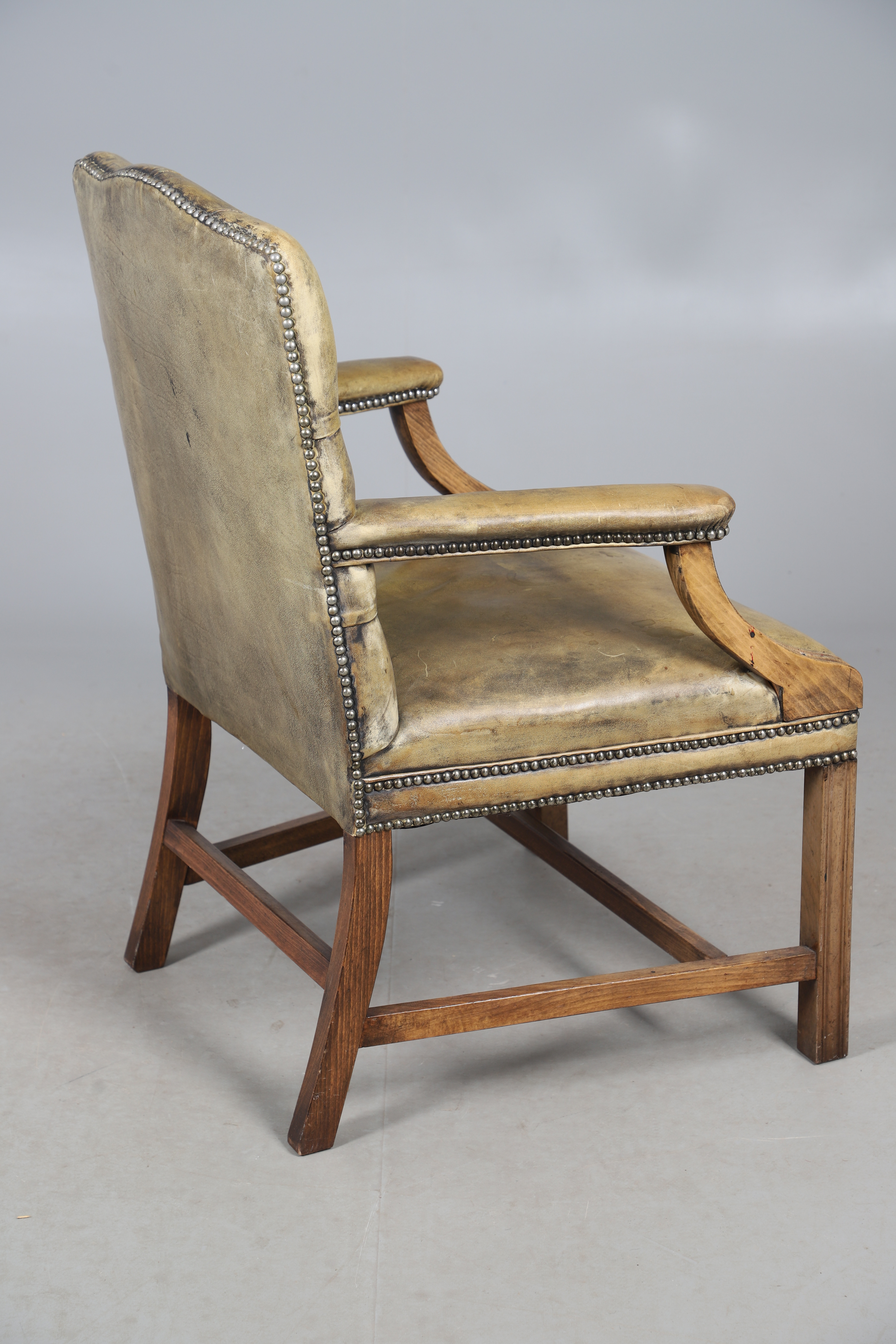Images For 5032969 A GAINSBOROUGH STYLE LEATHER OPEN ARMCHAIR Auctionet images-for-5032969-a-gainsborough-style-leather-open-armchair-auctionet