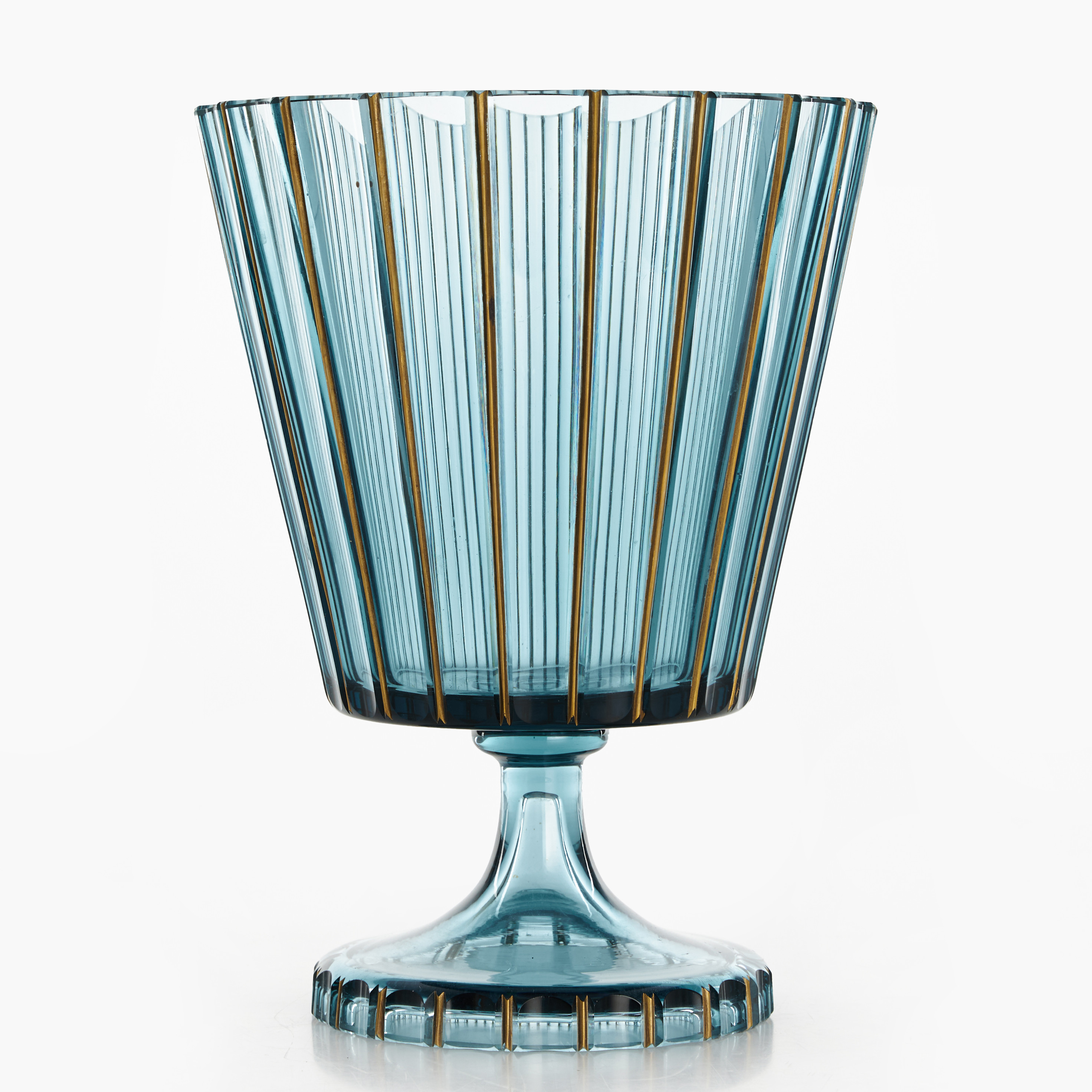 ELIS BERGH (SVERIGE, 1881–1954). Skål på fot, Kosta 1920/30-tal, blåtonat glas, slipad dekor, signerad.
