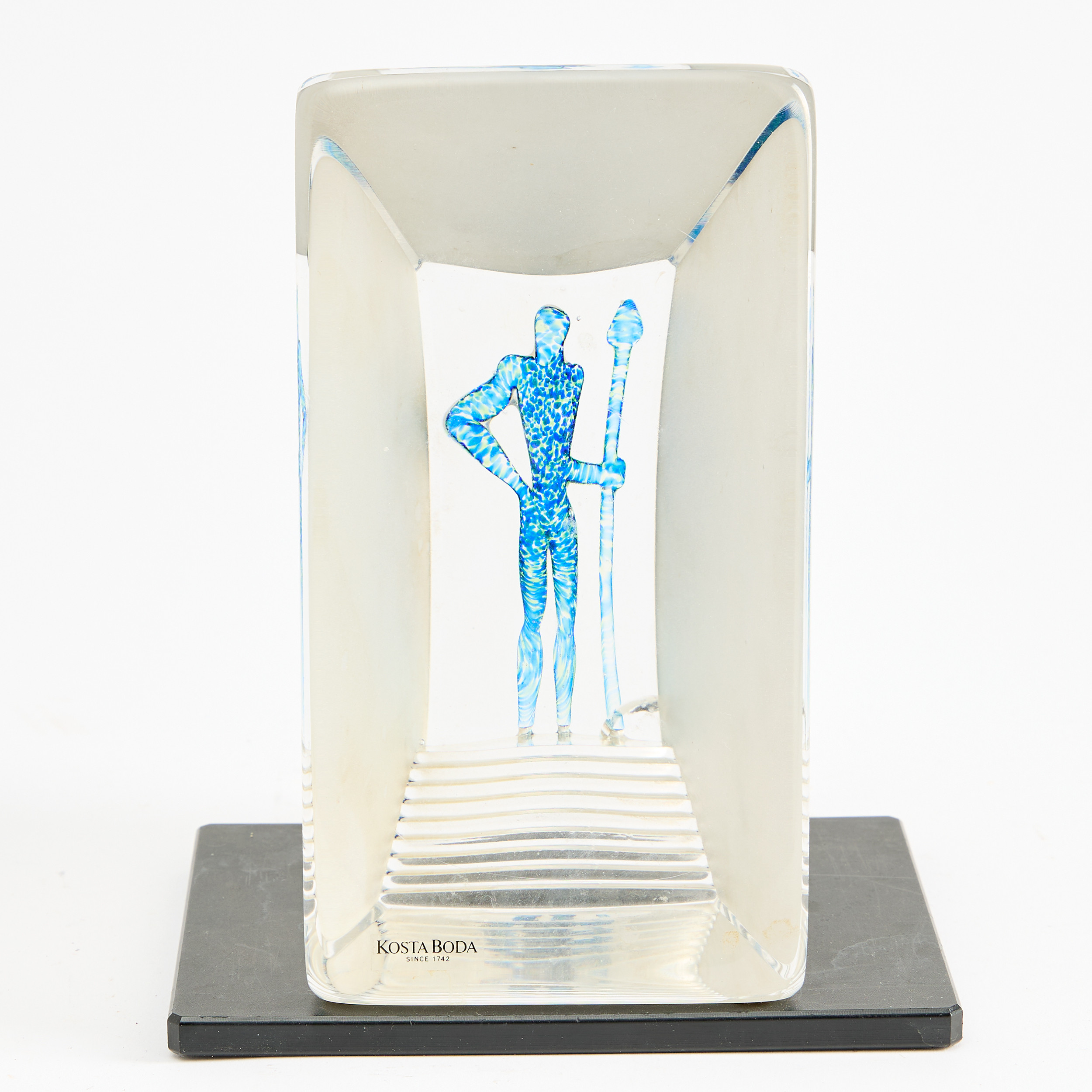 BERTIL VALLIEN. Skulptur, ur serien "Viewpoints", signerad Kosta Boda B Vallien 99520. Glas. Sockel medföljer.