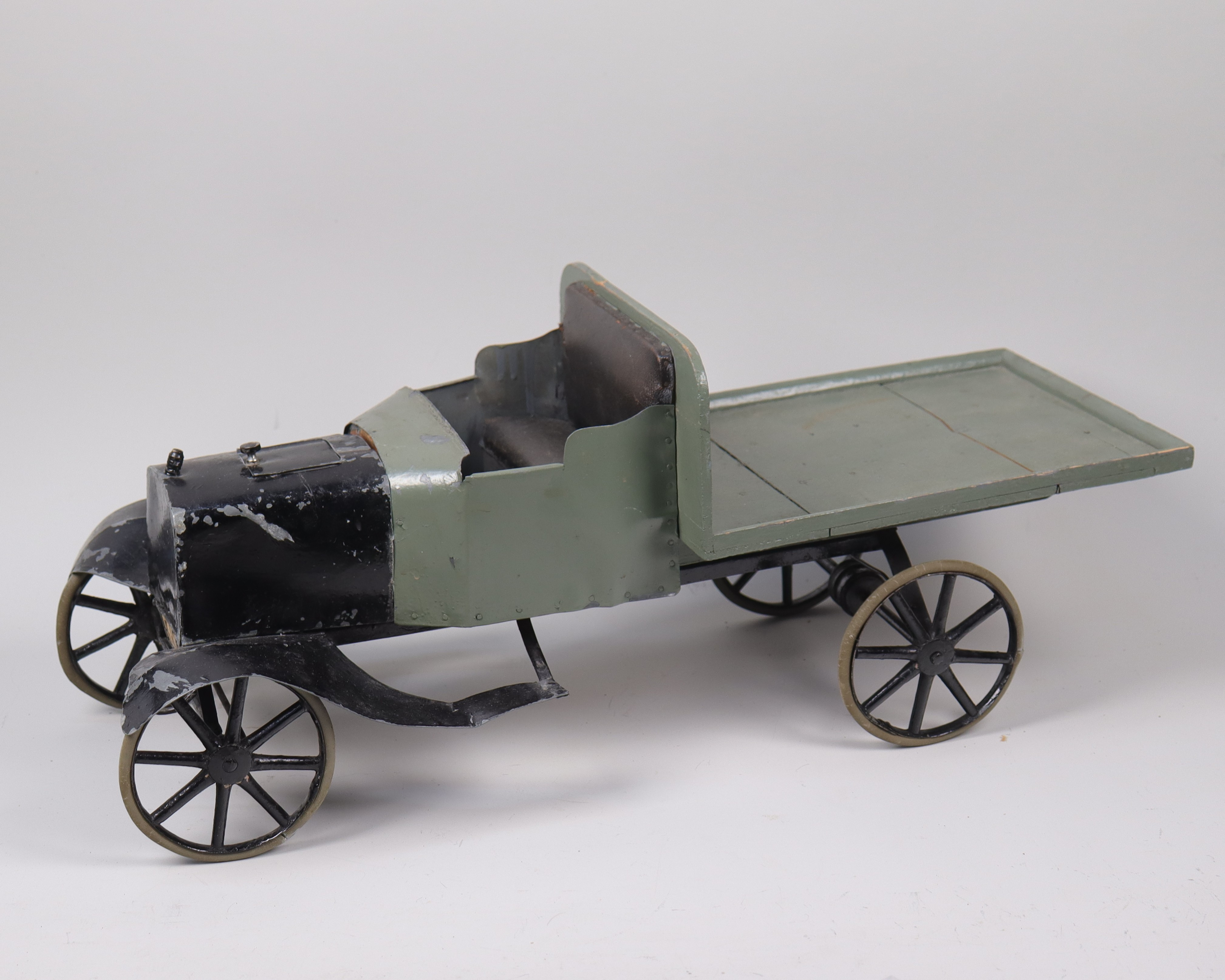MODELLBIL, plåt, Oscar Wahlström, 1922.