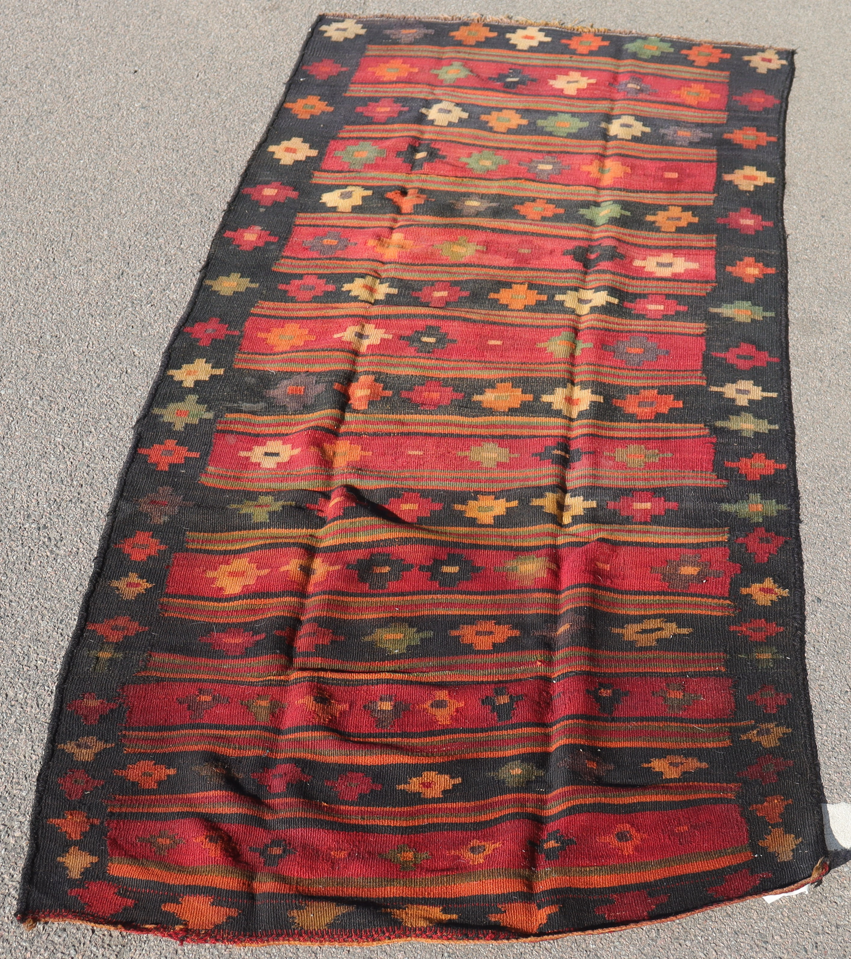 PERSISK MATTA, Harsin Kilim, Kermanshah, 300x137 cm.