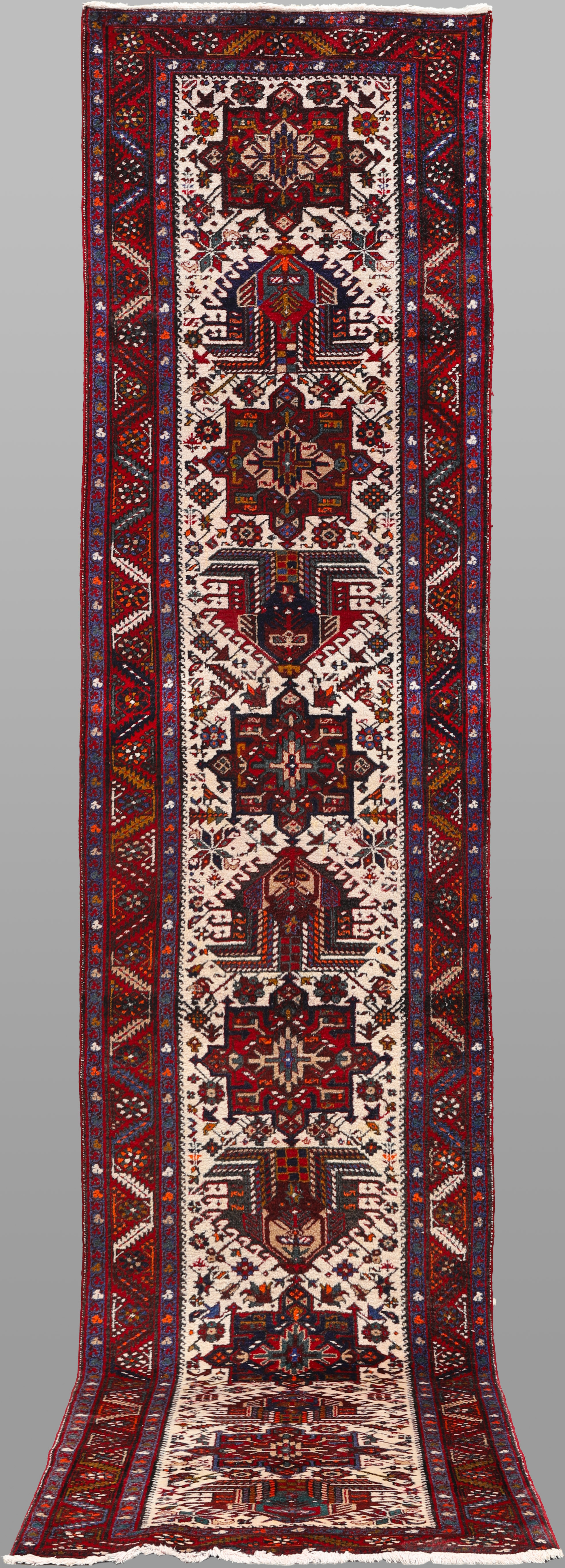 ORIENTMATTA. Äldre Garadje gallerimodell, 443 x 91 cm.
