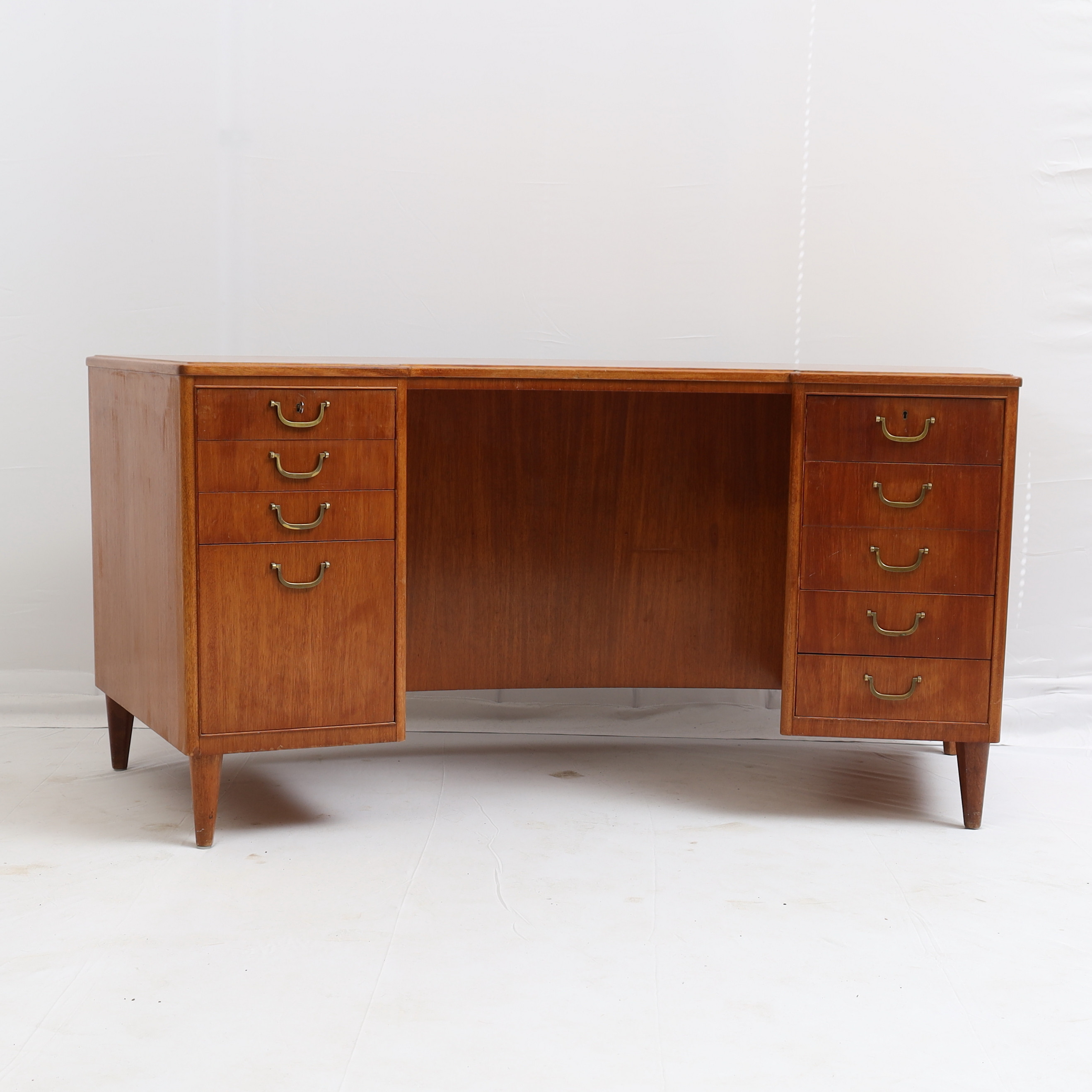 SKRIVBORD, swedish modern, möjligen David rosén för Nordiska kompaniet. 1940-tal.