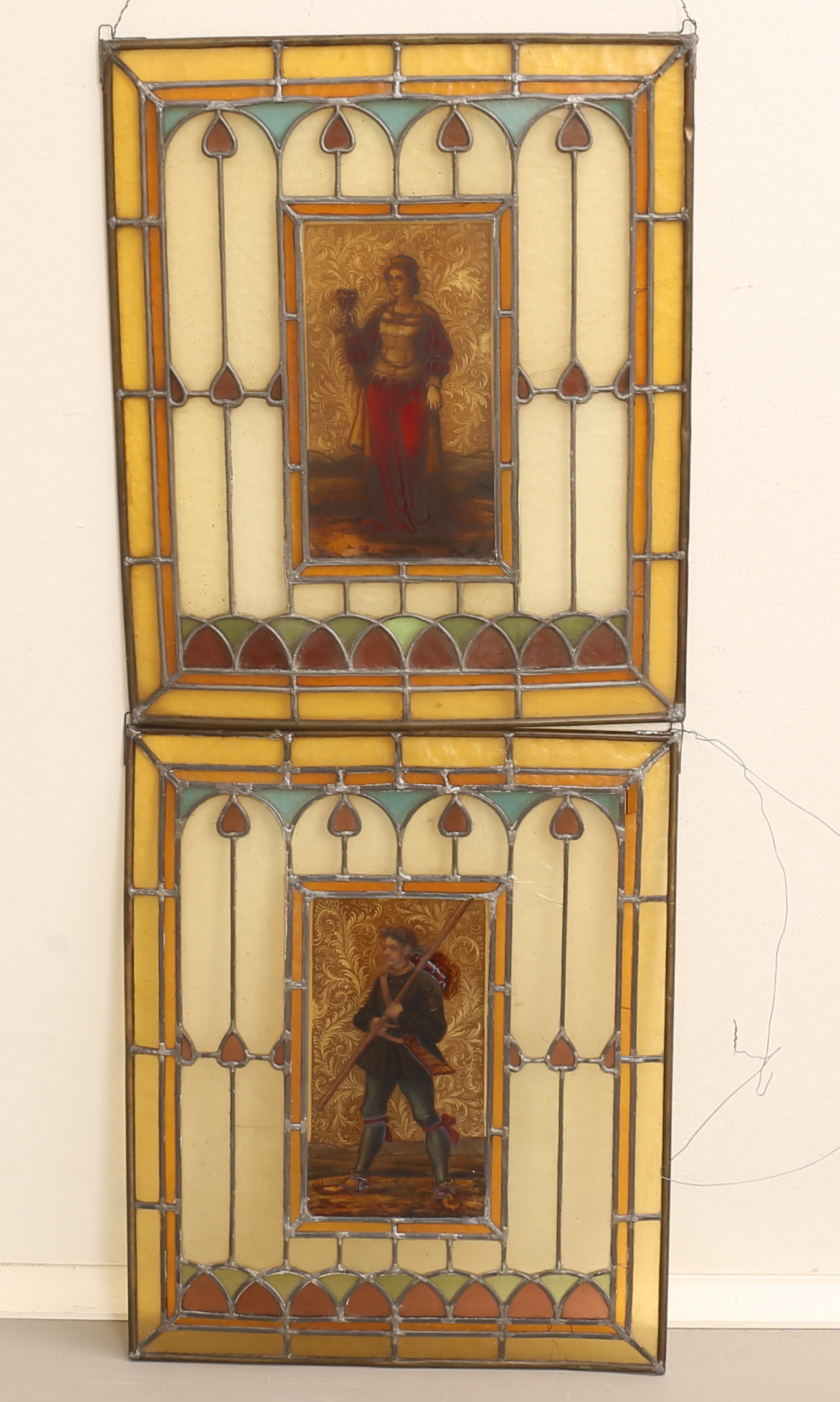 FÖNSTERDEKORATIONER, 2 stycken, blyinfattat glas.