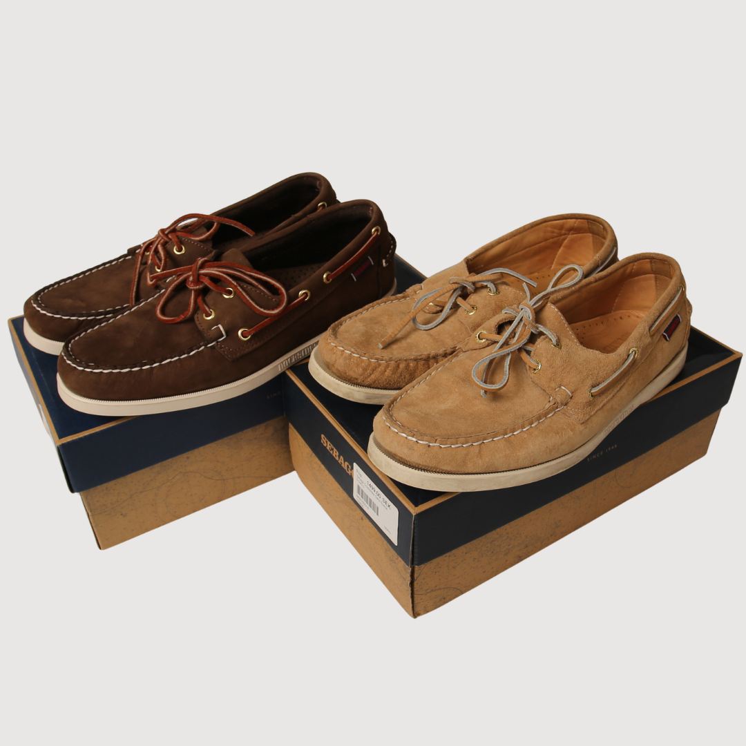 DOCKSIDES SEBAGO, skor, 2 par, ett par mörkbruna, ett par ljusare beige camel. Originalkartongerena medföljer.