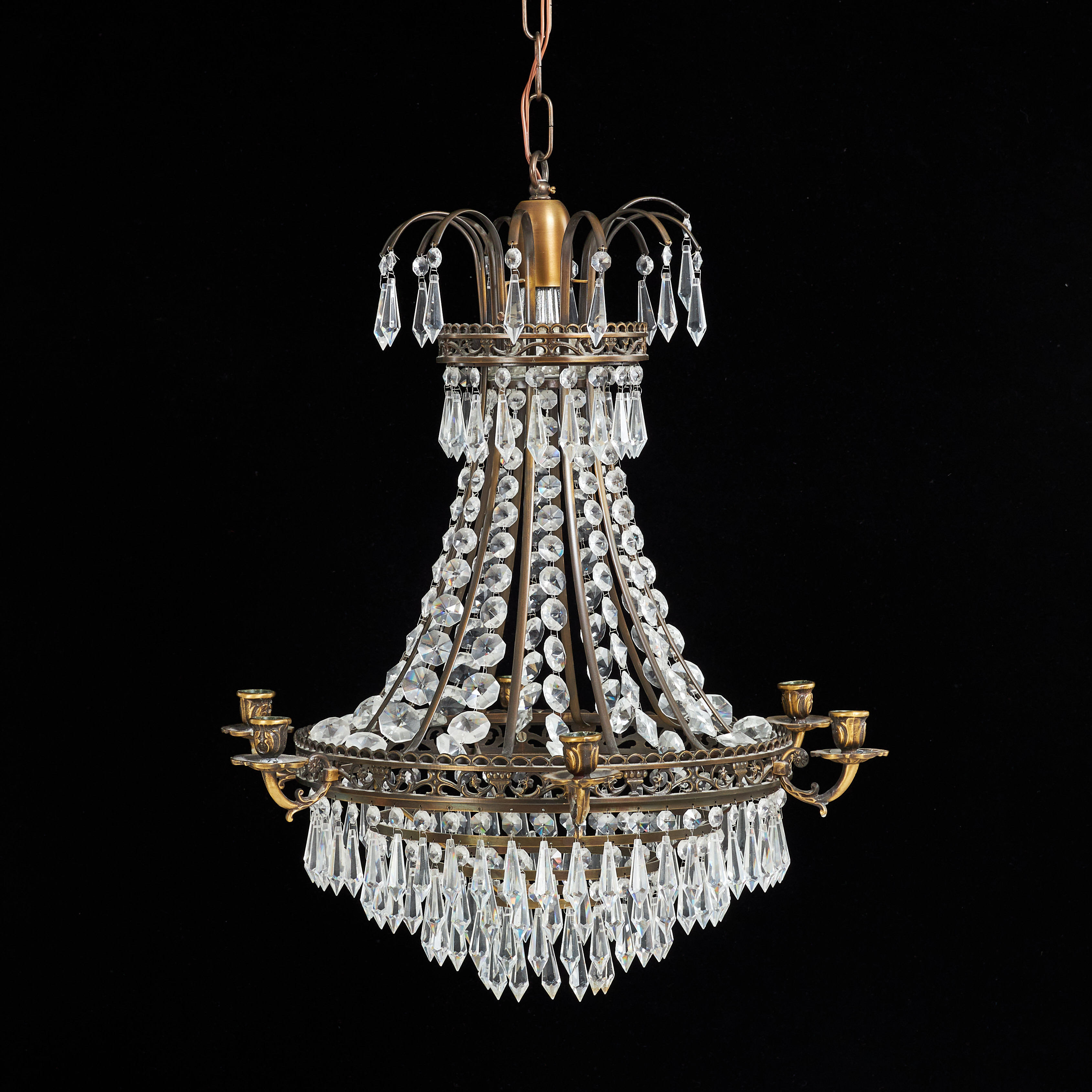 LJUSKRONA, samtida, metallstomme, behängd med prismor, 6 ljusarmar.