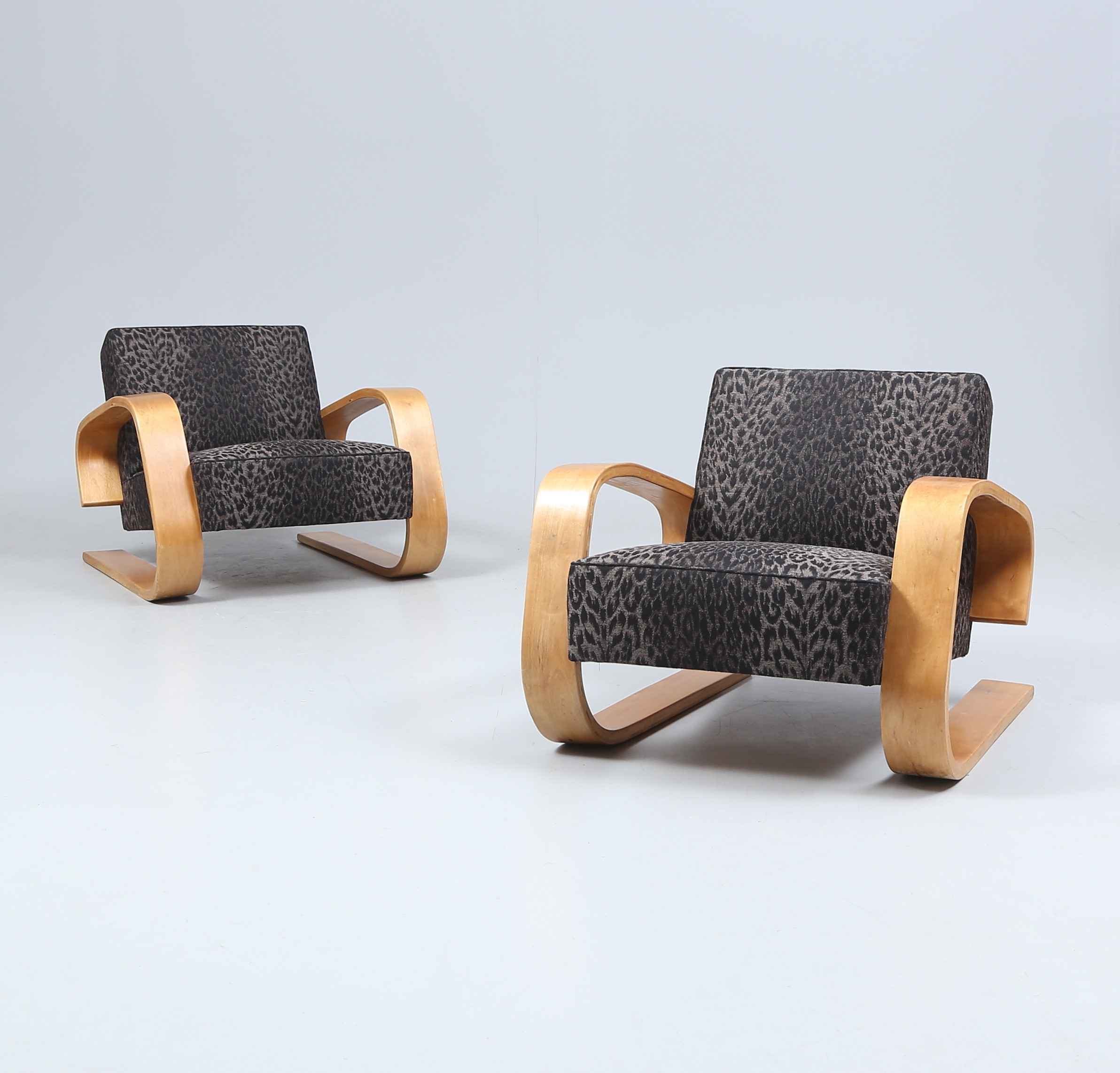 ALVAR AALTO. Fåtölj 400, ett par, "Tank", Artek, Finland, designad 1936.
