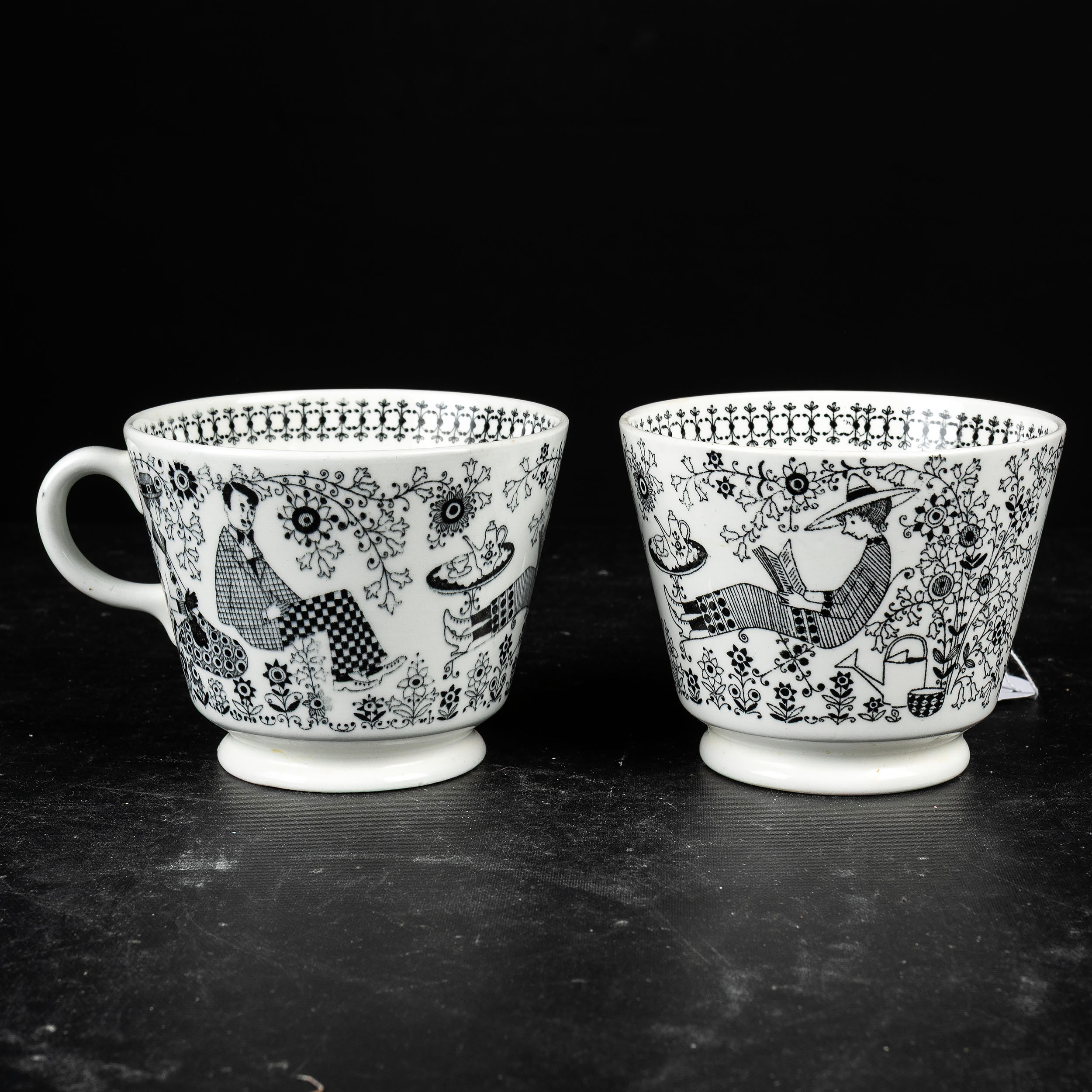 KAJ FRANCK OCH RAIJA UOSIKKINEN, Chokladkoppar, 2 st flintgods, "Emilia", Arabia, Finland, 1957-1966.