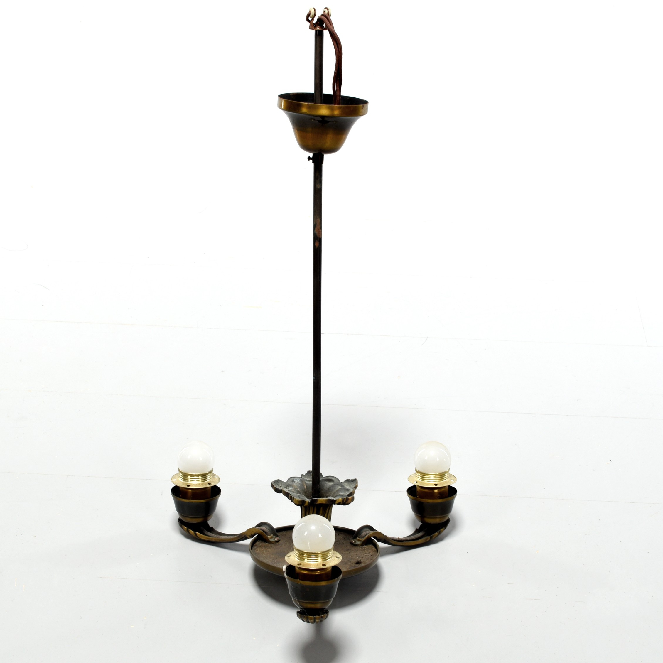 TAKLAMPA. Patinerad brons 1900tal.