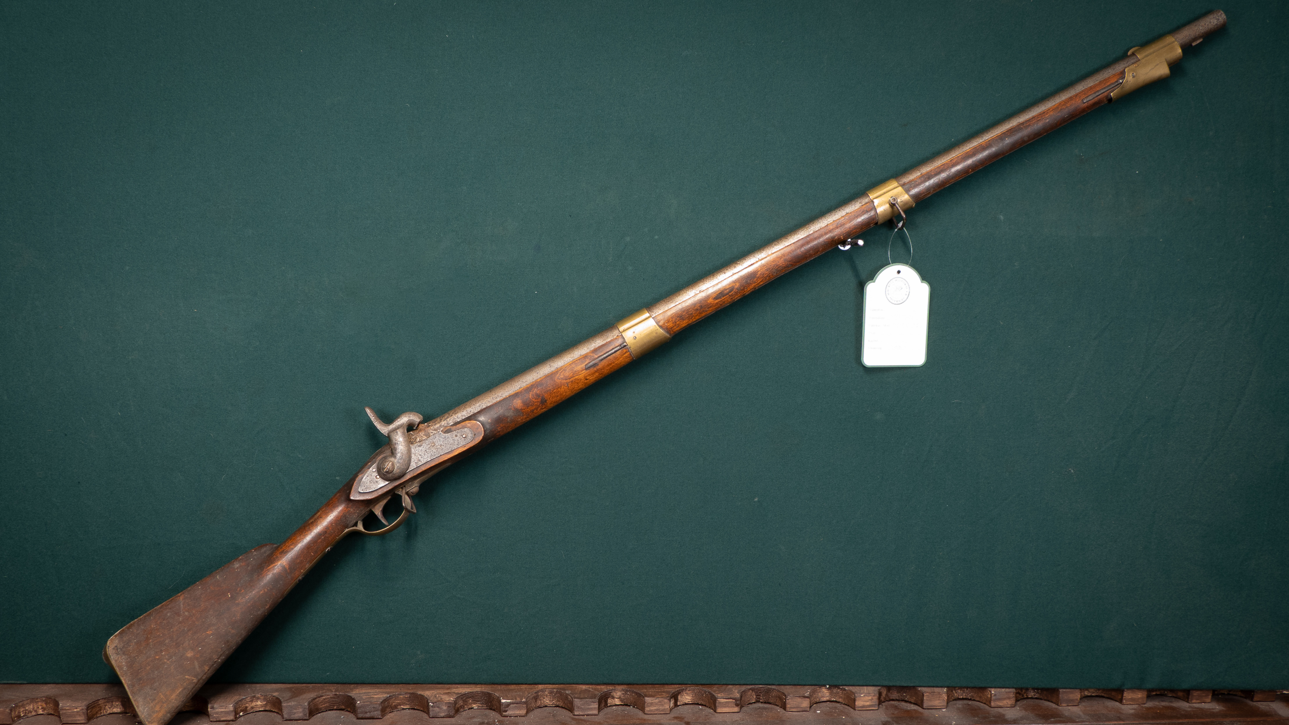 Slaglåsgevär, svenskt, m/1815-49 för infanteriet.