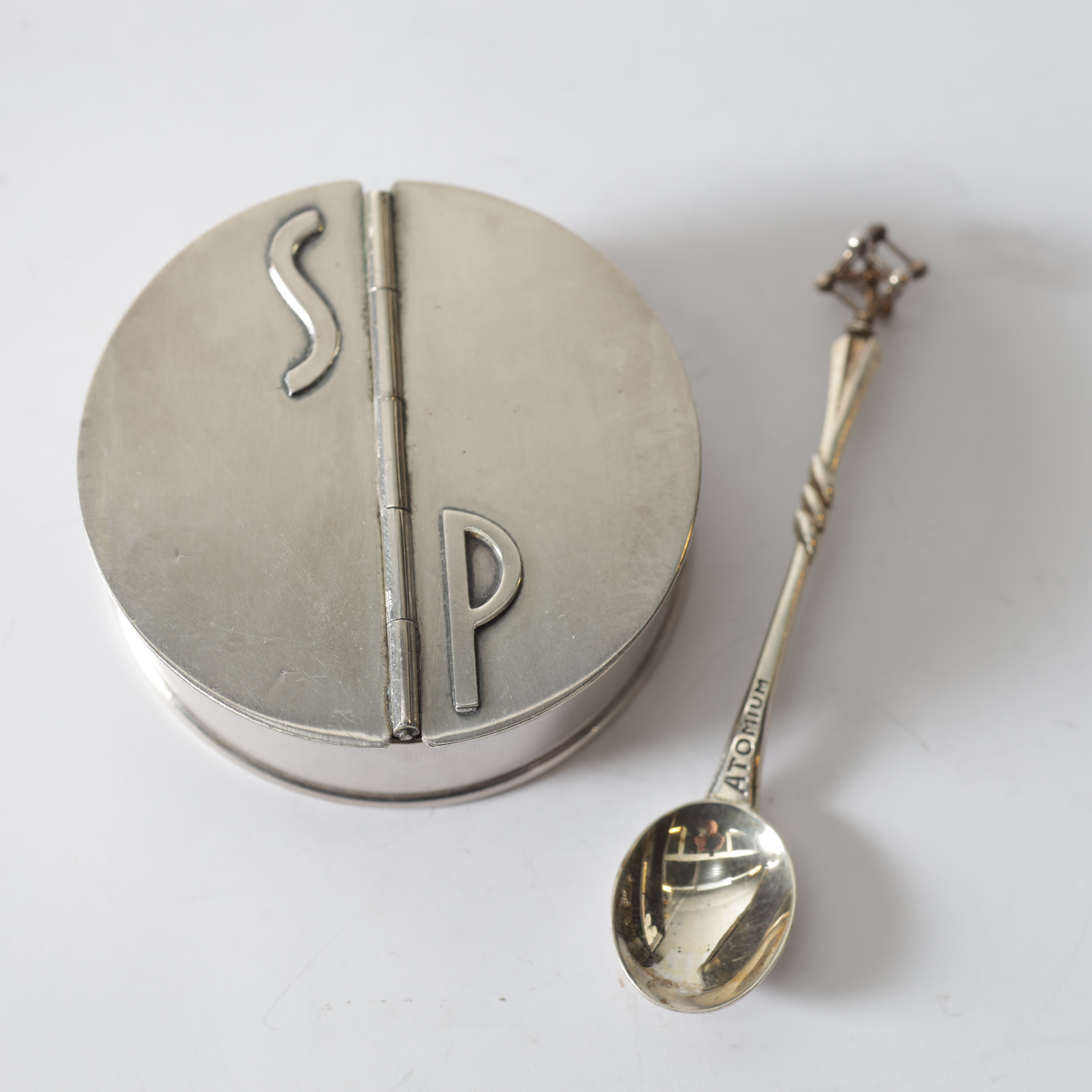 SALT-/PEPPARDOSA, nysilver, Guldsmedsaktiebolaget (GAB), 1900-talets mitt.