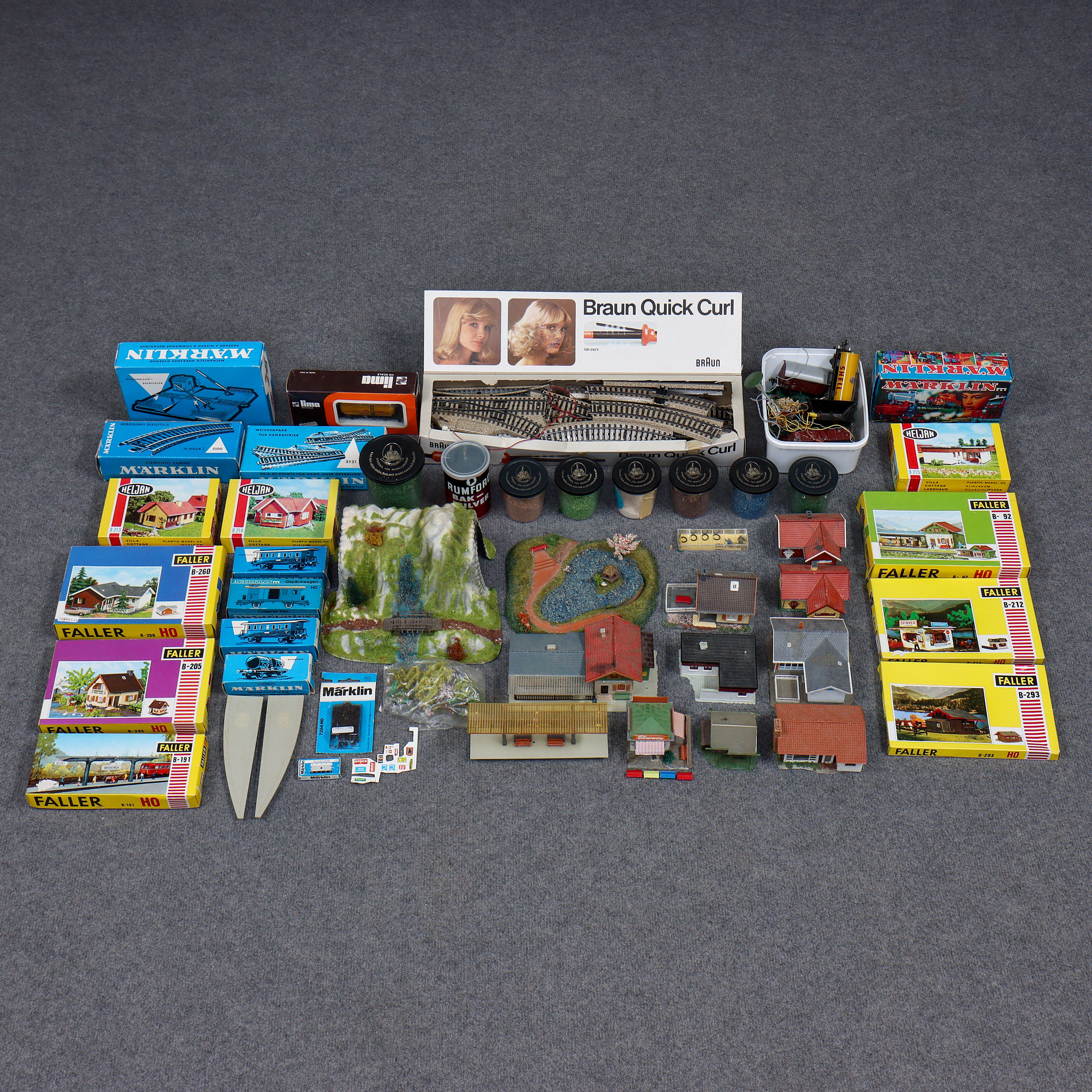MÄRKLIN, DIVERSE MODELLJÄRNVÄGSDELAR, RÄLS, LOK, VAGNAR M.M.