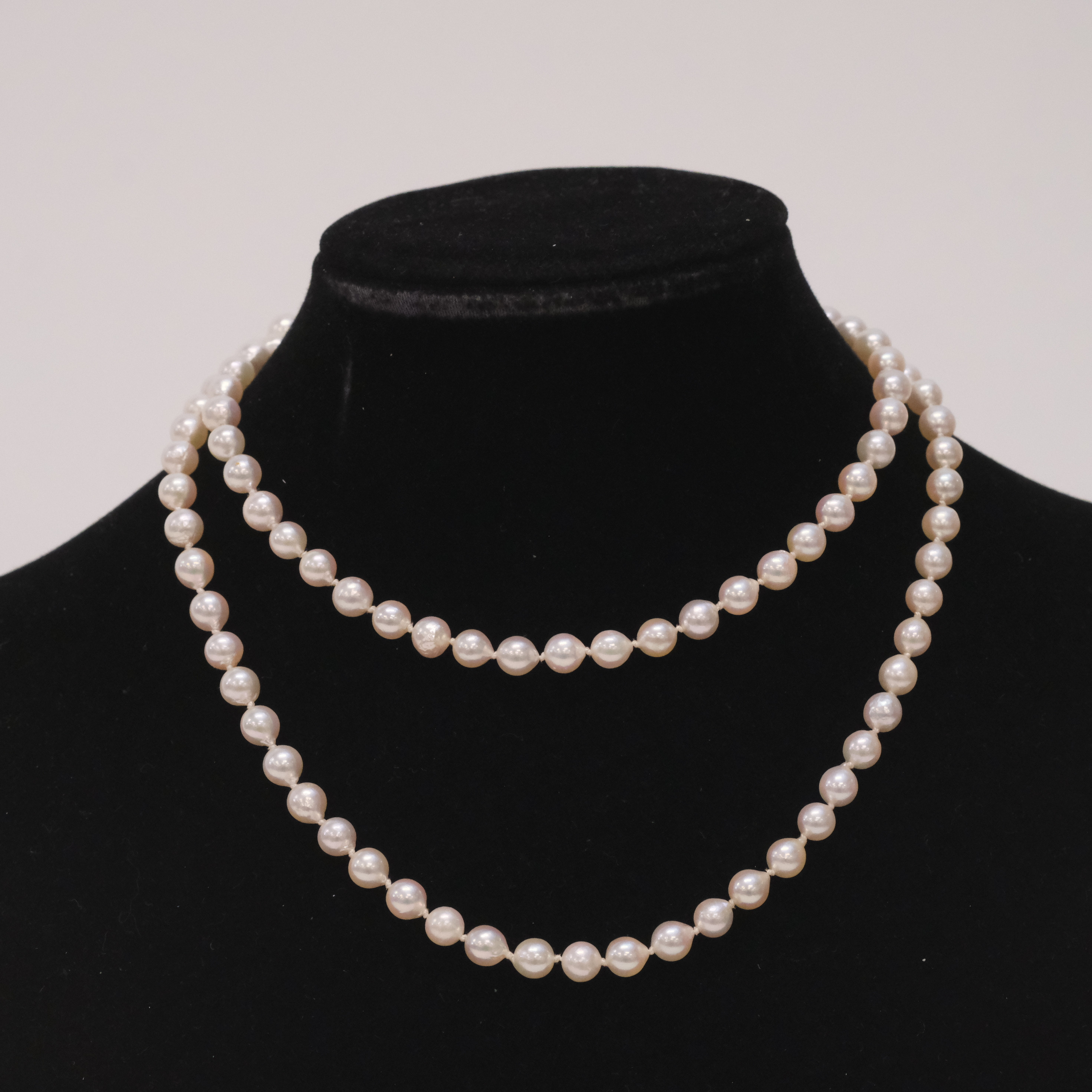 PÄRLCOLLIER, LÅS I SILVER.