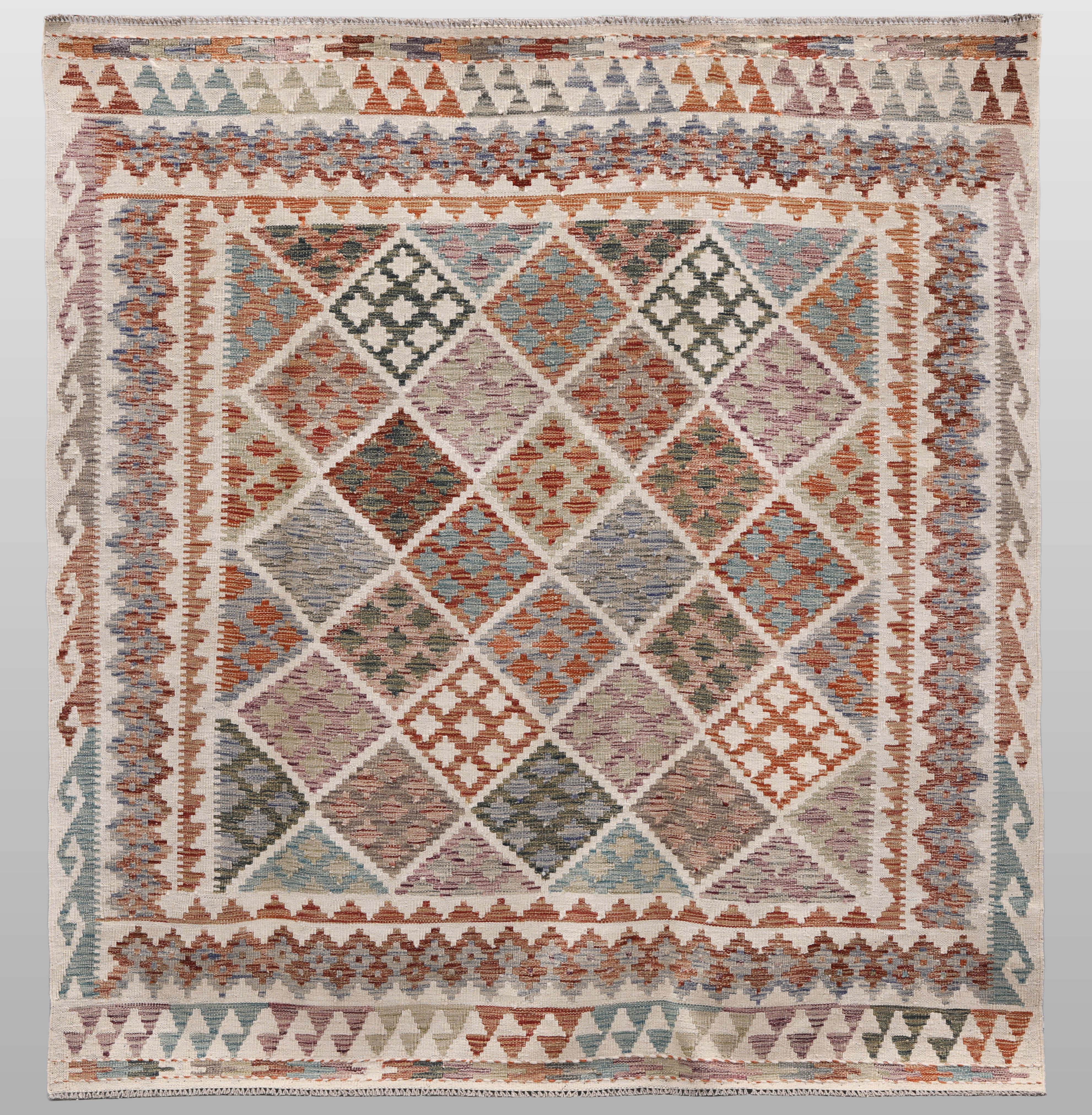 ORIENTMATTA. Kelim klassisk design, 205 x 203 cm.