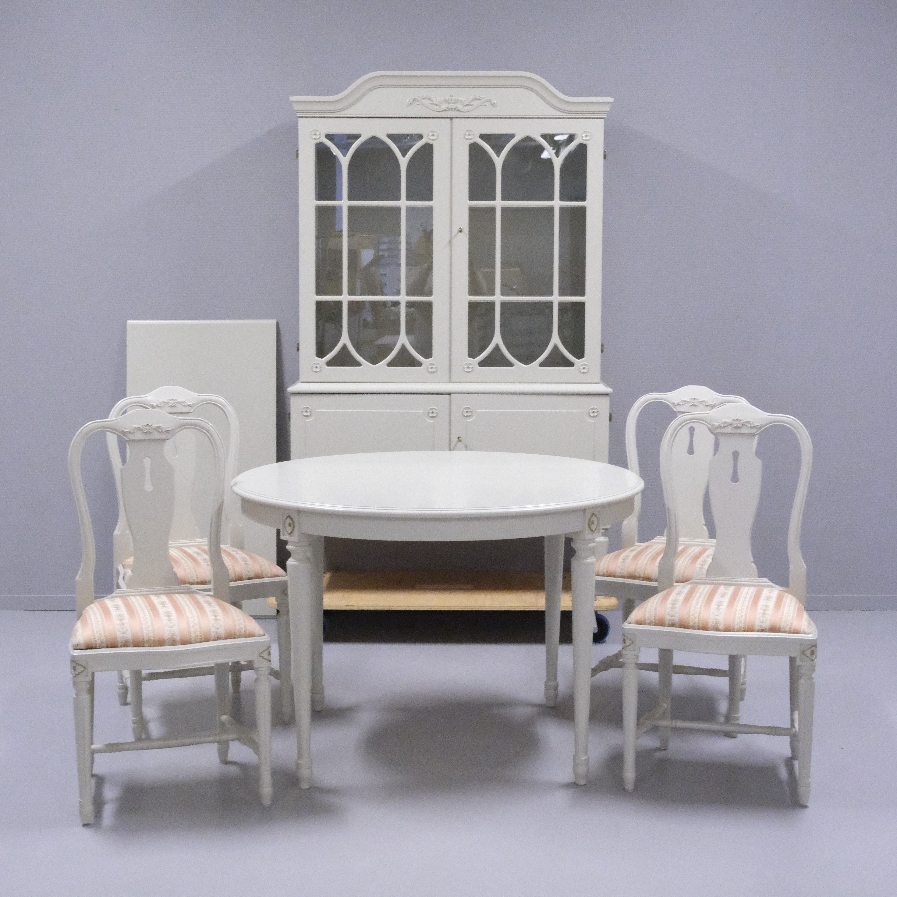 MATSALSMÖBEL, GUSTAVIANSK STIL, 6 DELAR.