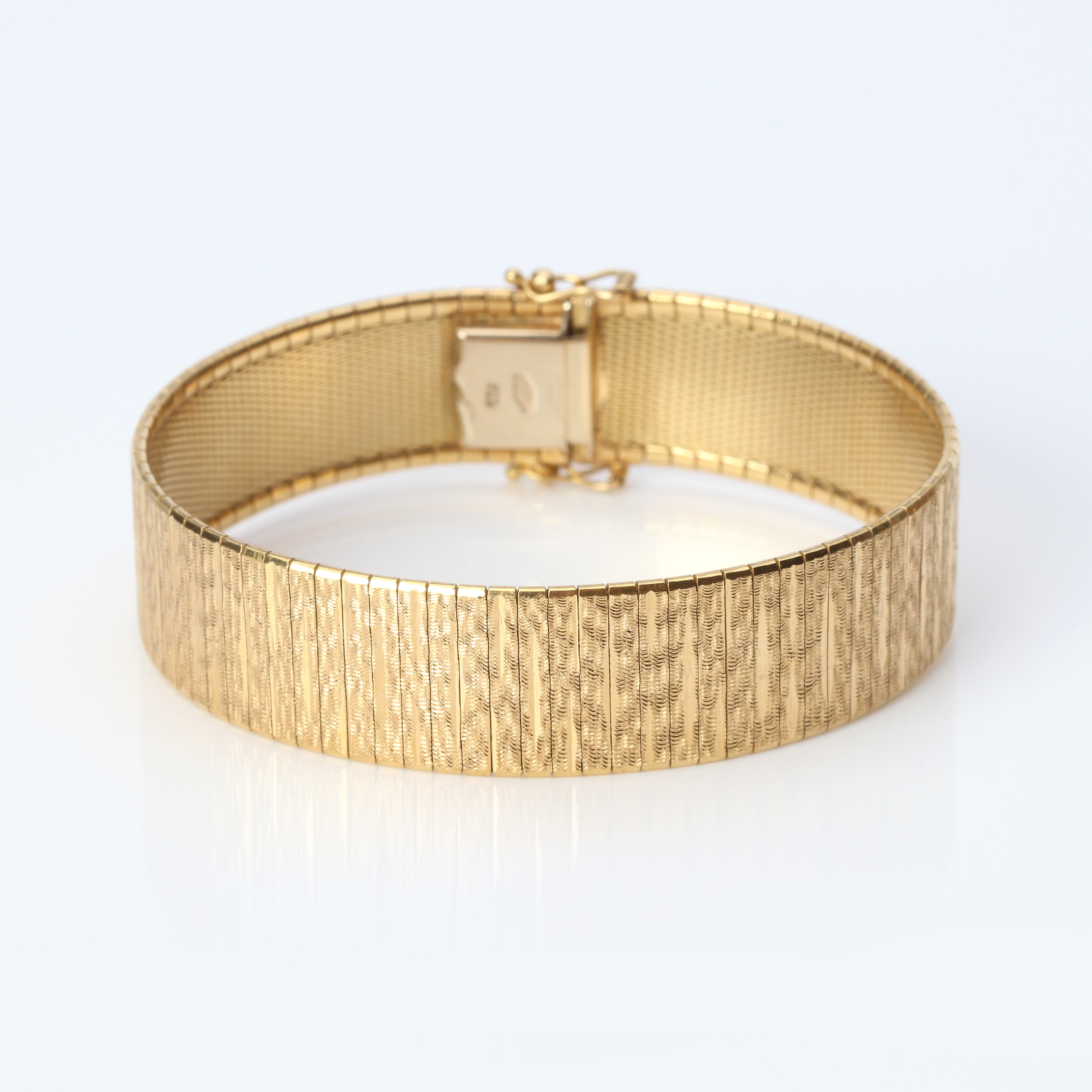 ARMBAND. 18k guld, Vicenza, Italien, vikt ca 52,4 gram.