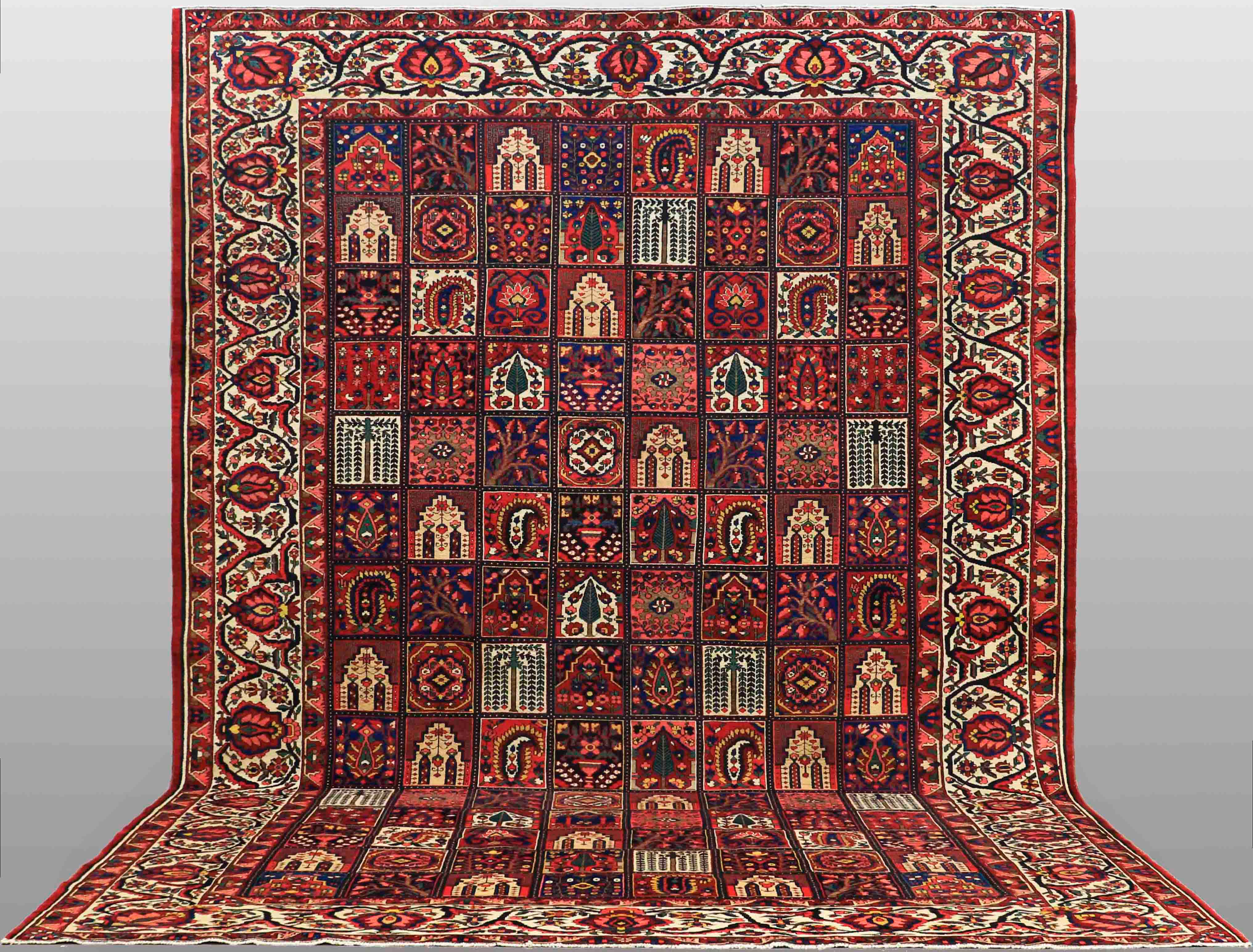 MATTA. Antik Baktiari, trädgårdsmönstrad, 471 x 333 cm.