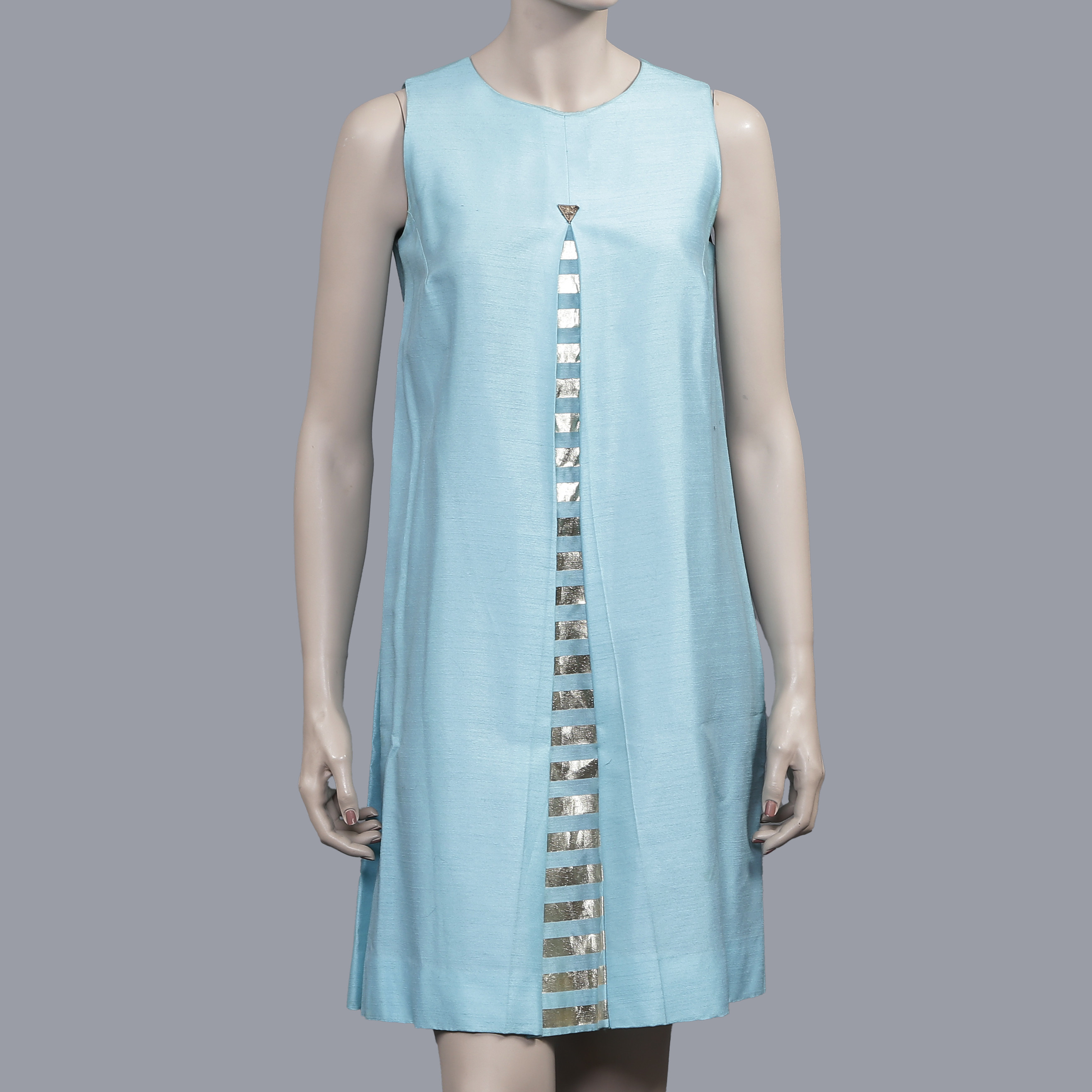 ALMEDAHL, ISBLÅ KLÄNNING, SWEDEN, 1960-TAL.