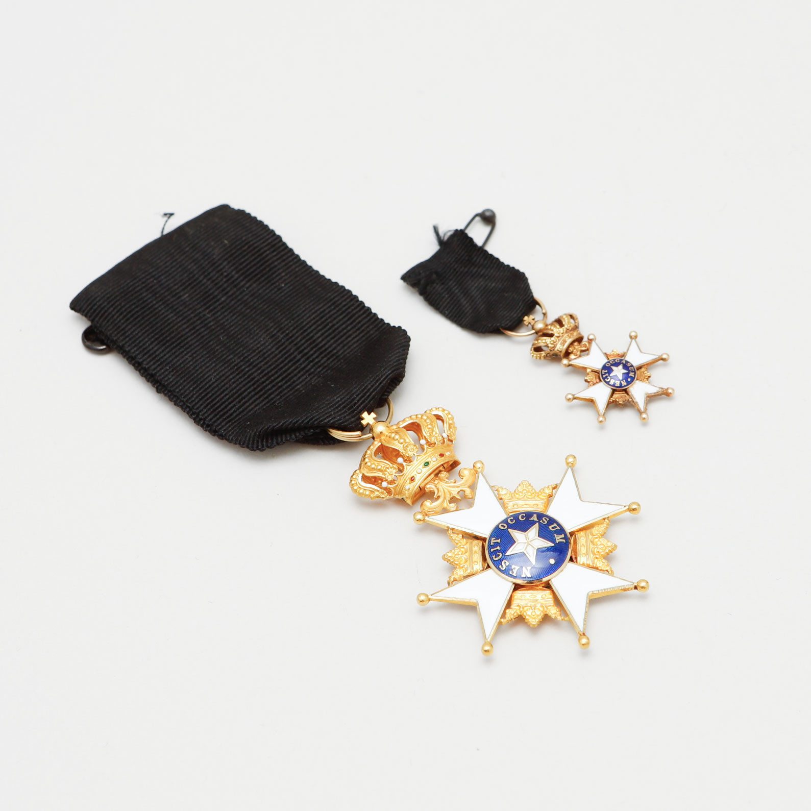 ORDENSTECKEN, Nordstjärneordern, 18k guld, emalj, samt MINIATYR, förgyllt silver, emalj, C.F. Carlman, Stockholm.