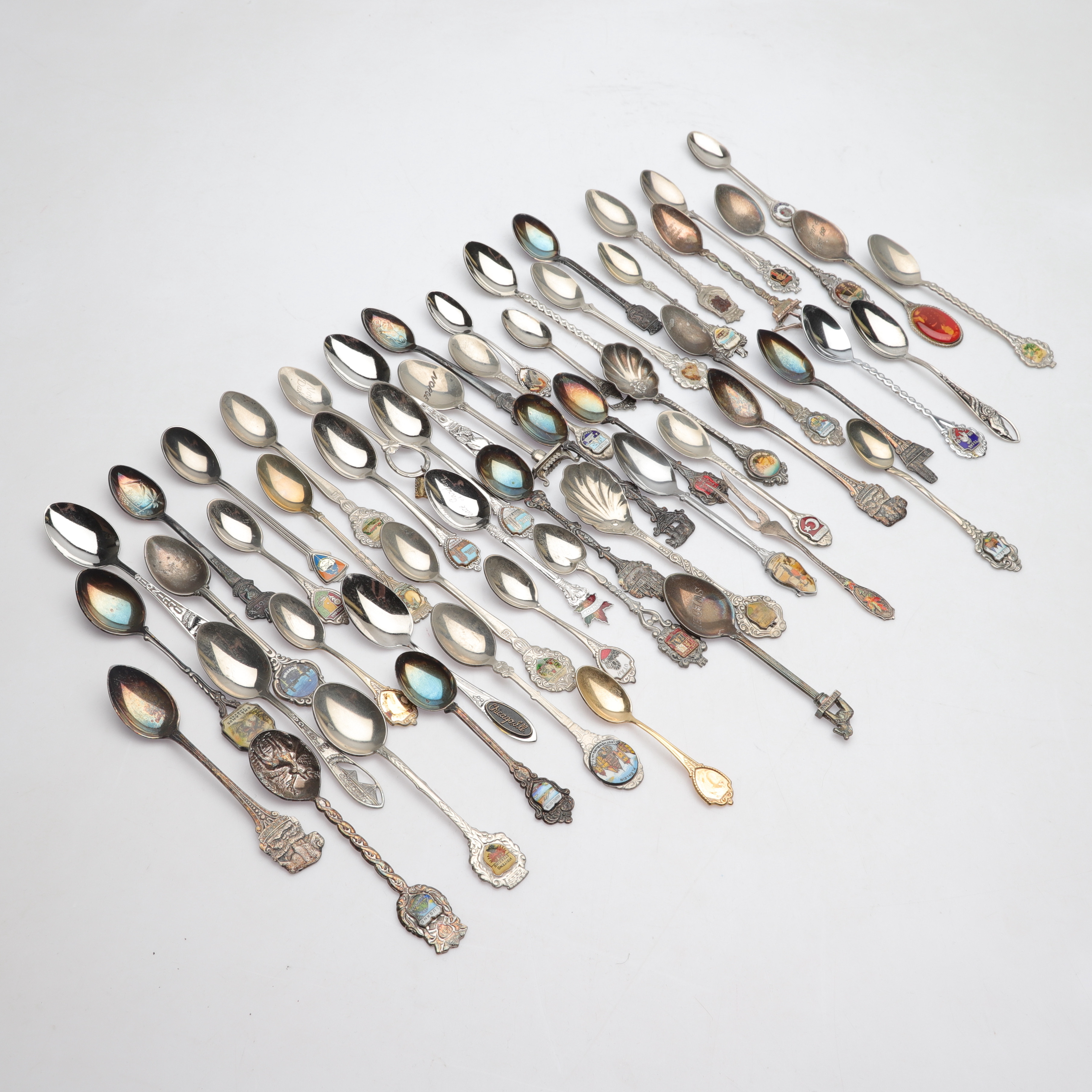 PARTI SOUVENIRSKEDAR, olika länder, mestadels nysilver/vitmetall, 1900-tal.
