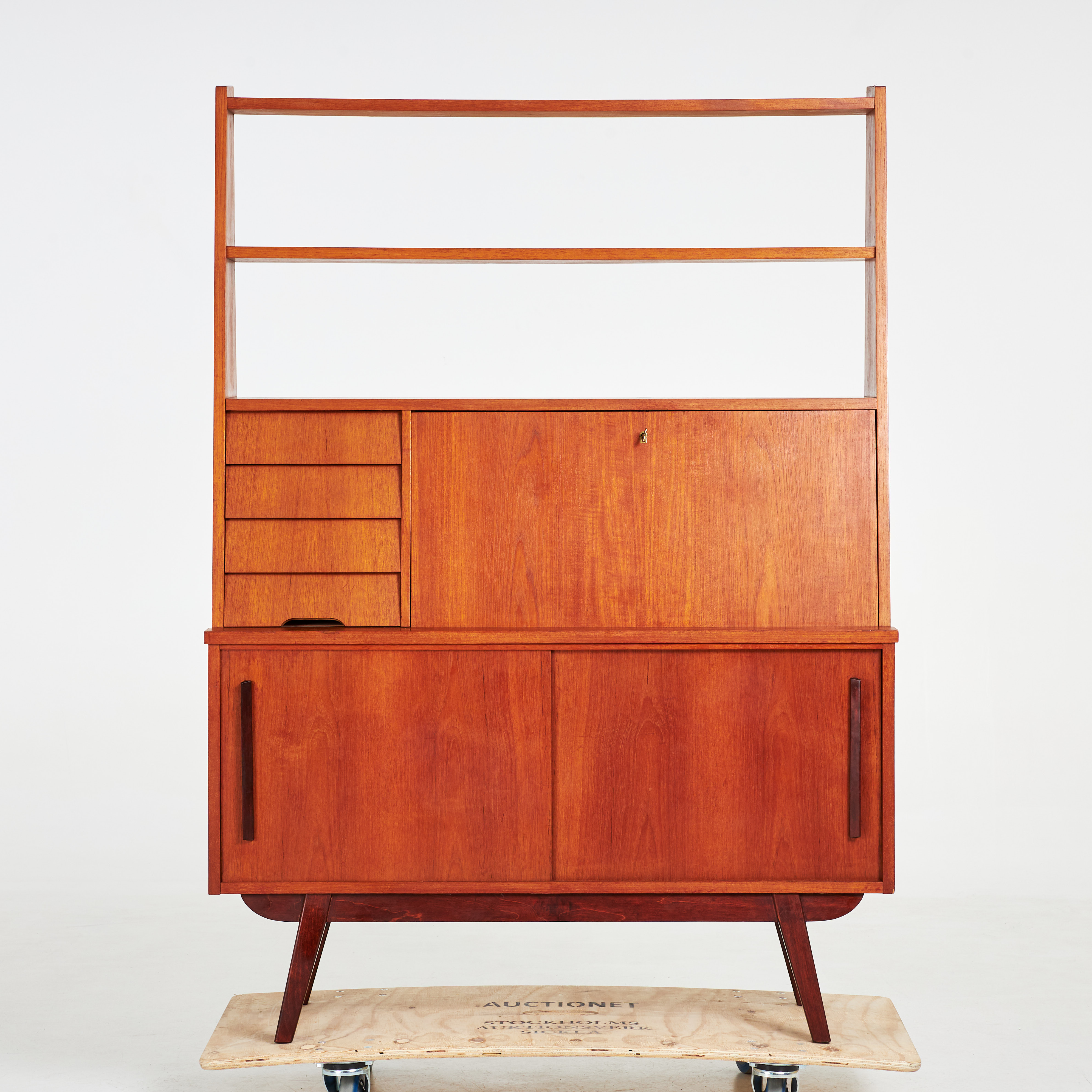 BOKHYLLA. 1900-talets mitt, teak.