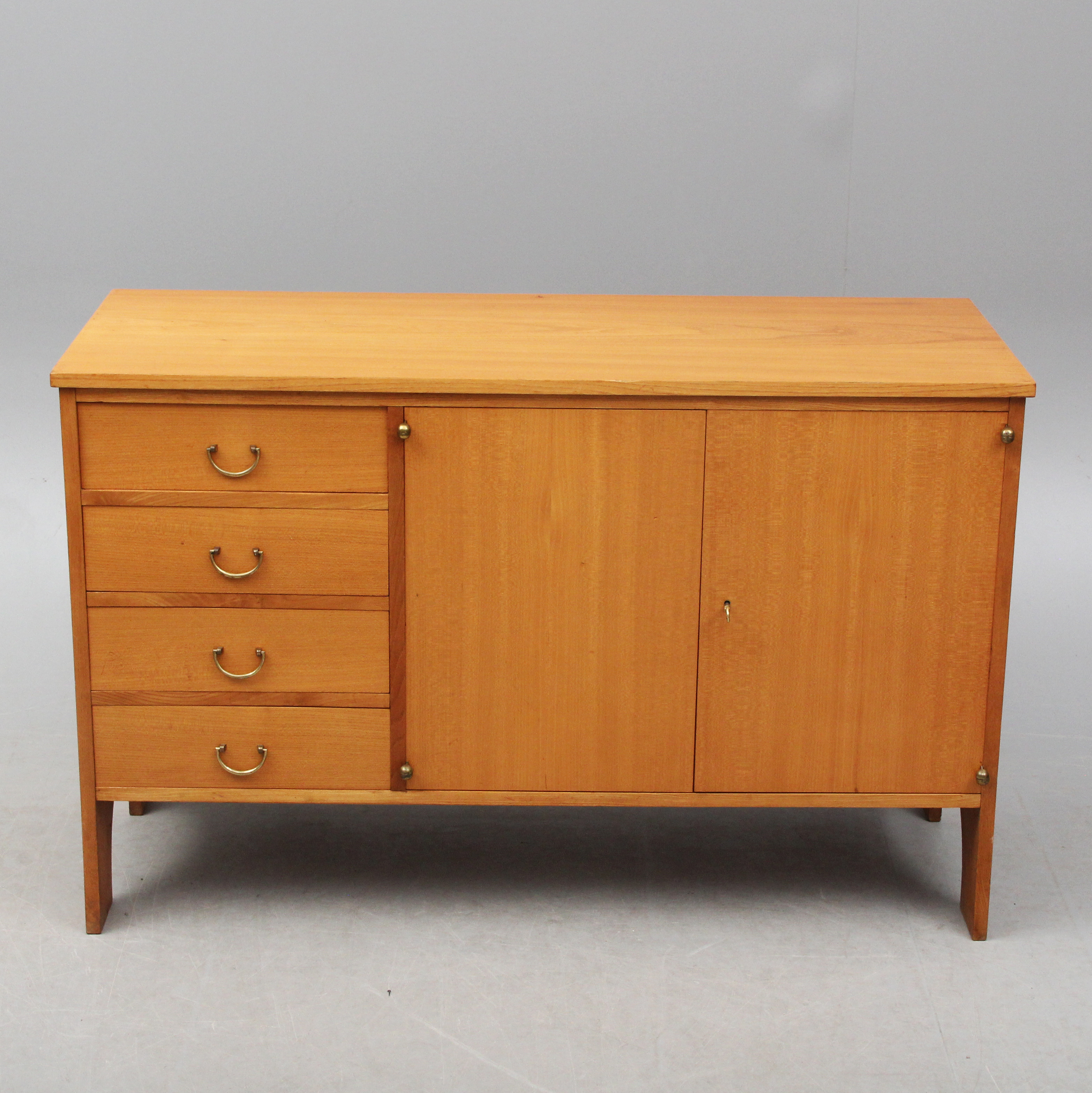 JOSEF FRANK. SIDEBOARD, alm, Svenskt Tenn, modell B 572, 1935.