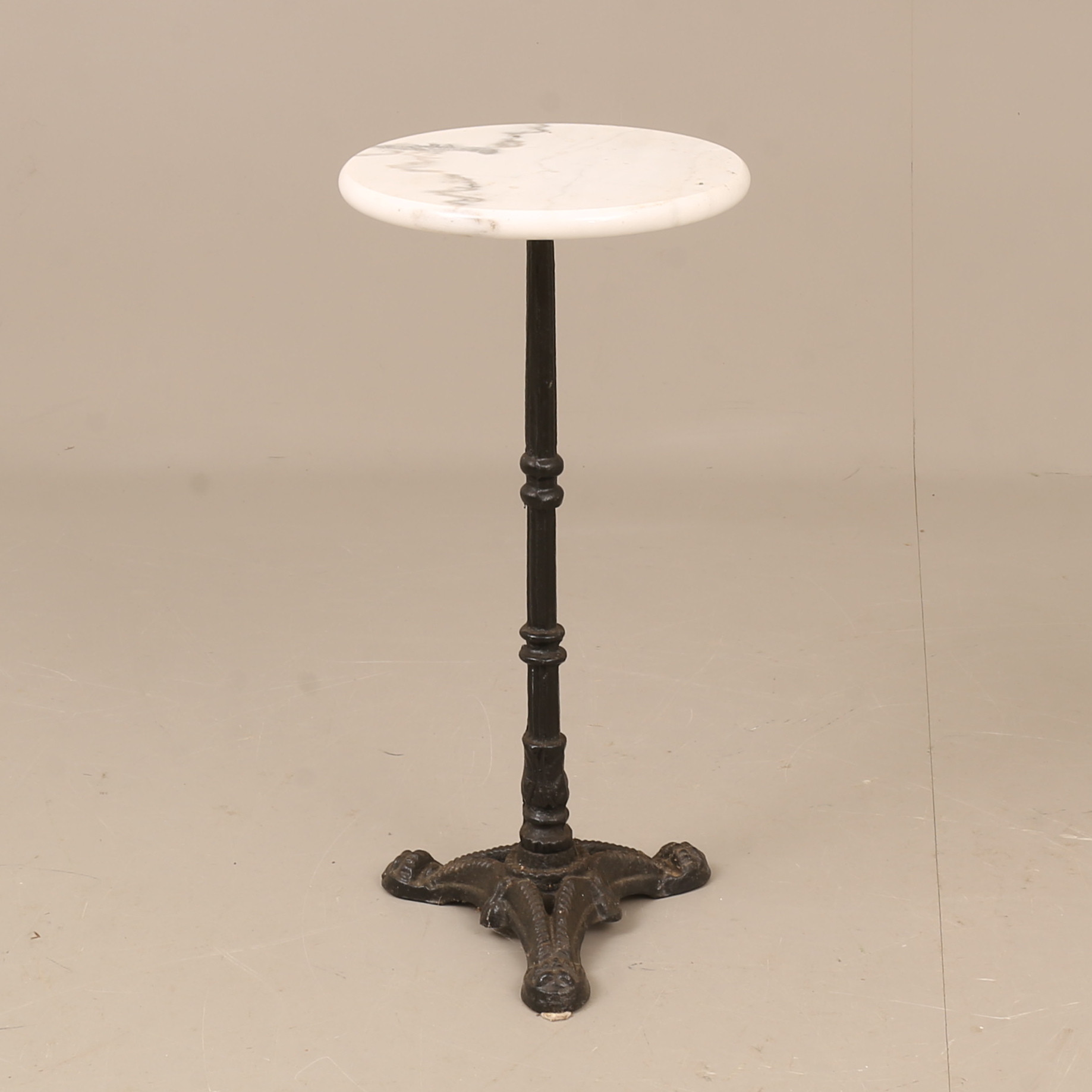 TRÄDGÅRDSBORD, metall med stenskiva.