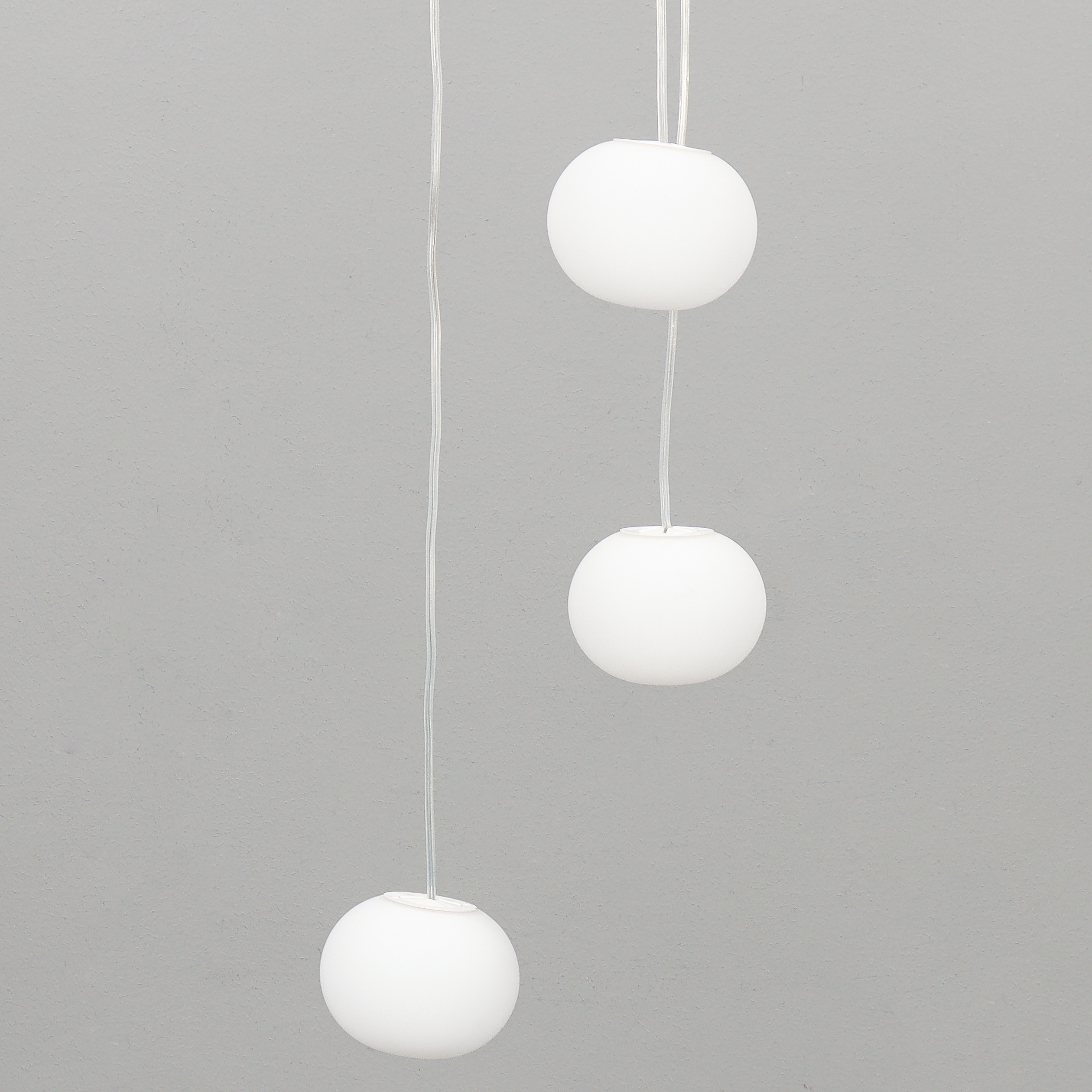 JASPER MORRISON. Glo-Ball Suspension "Mini", 3 stycken taklampor, Flos.