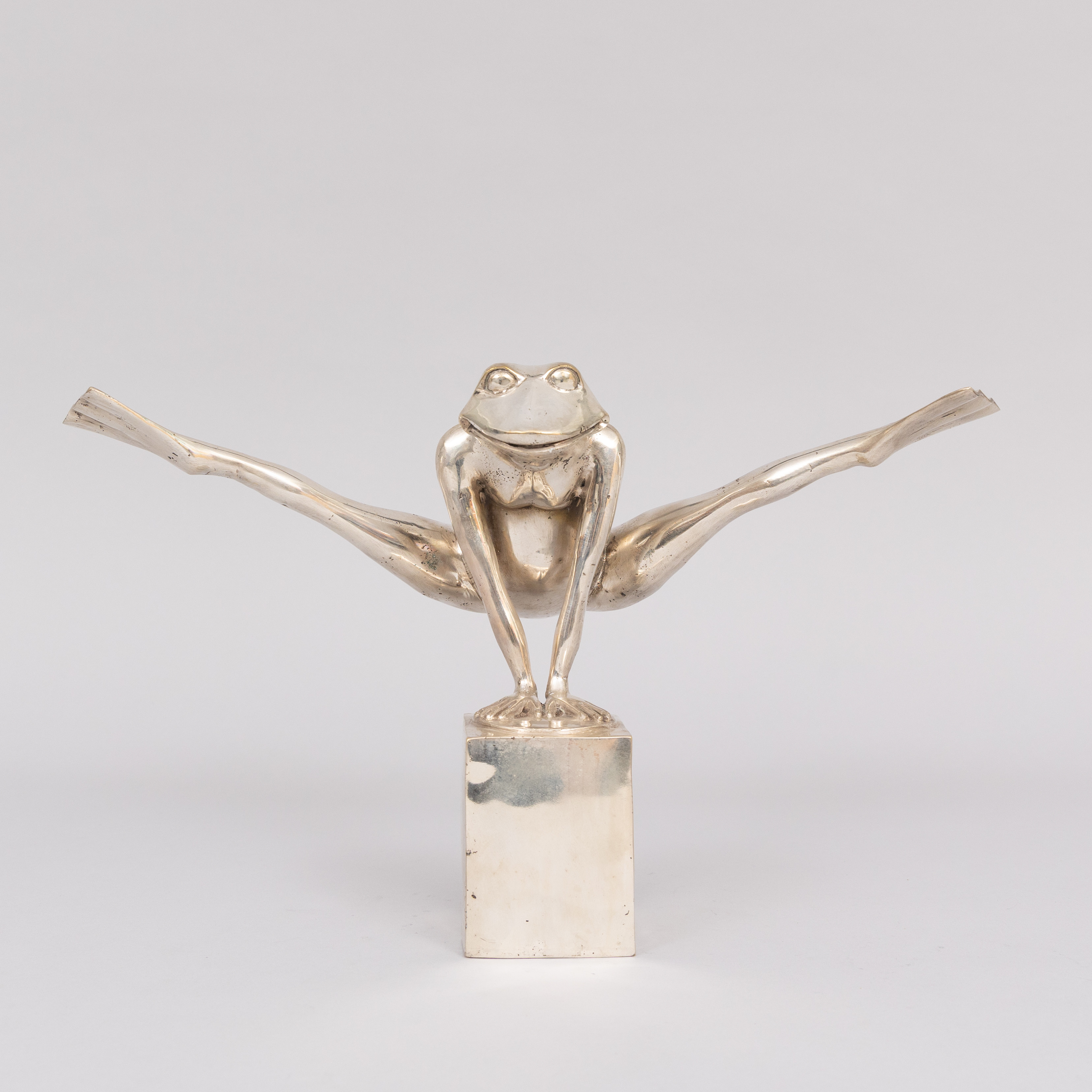 SKULPTUR, "Look at my legs", silverpatinerad brons, stämplad APG.