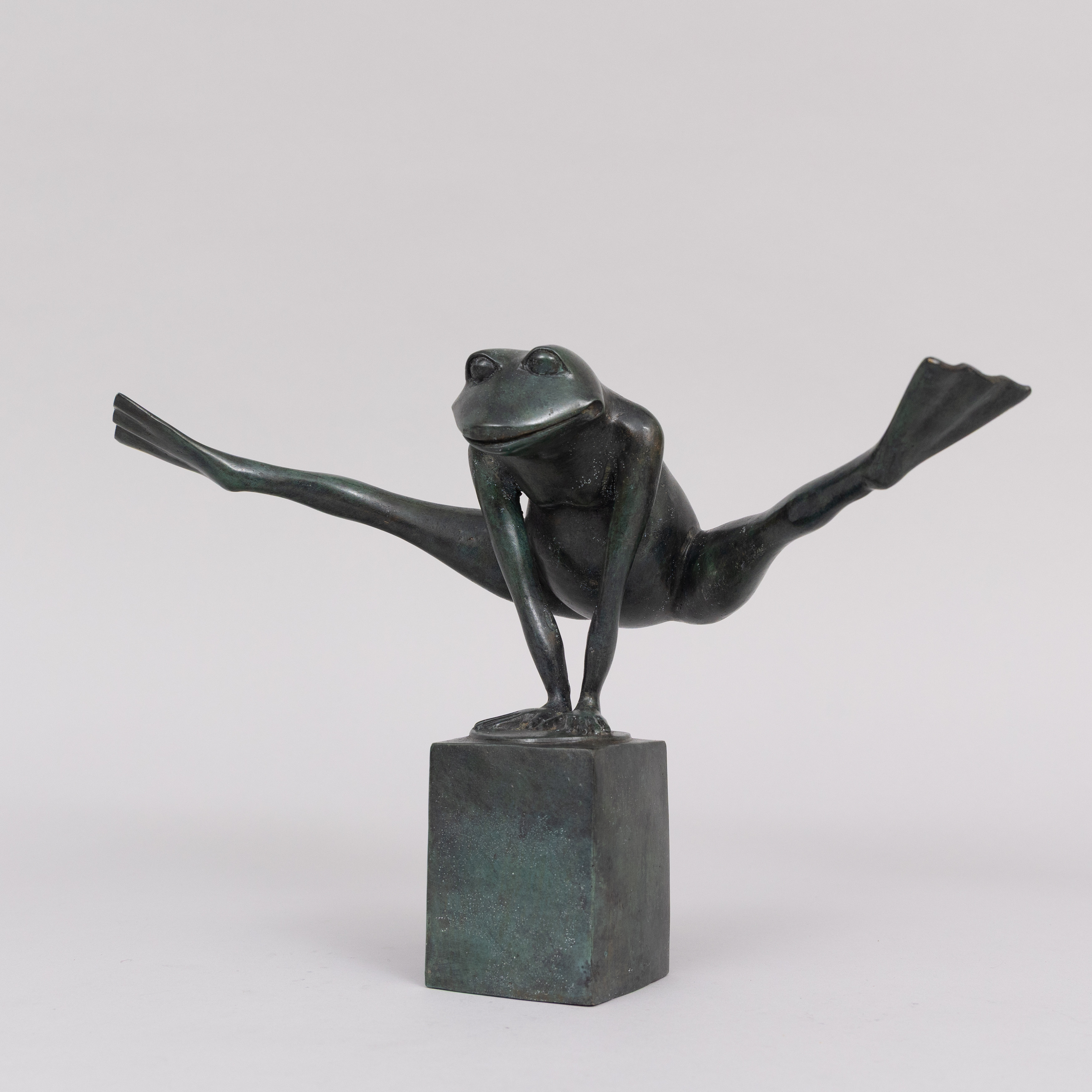 SKULPTUR, "Look at my legs", bronspatinerad brons, stämplad APG.