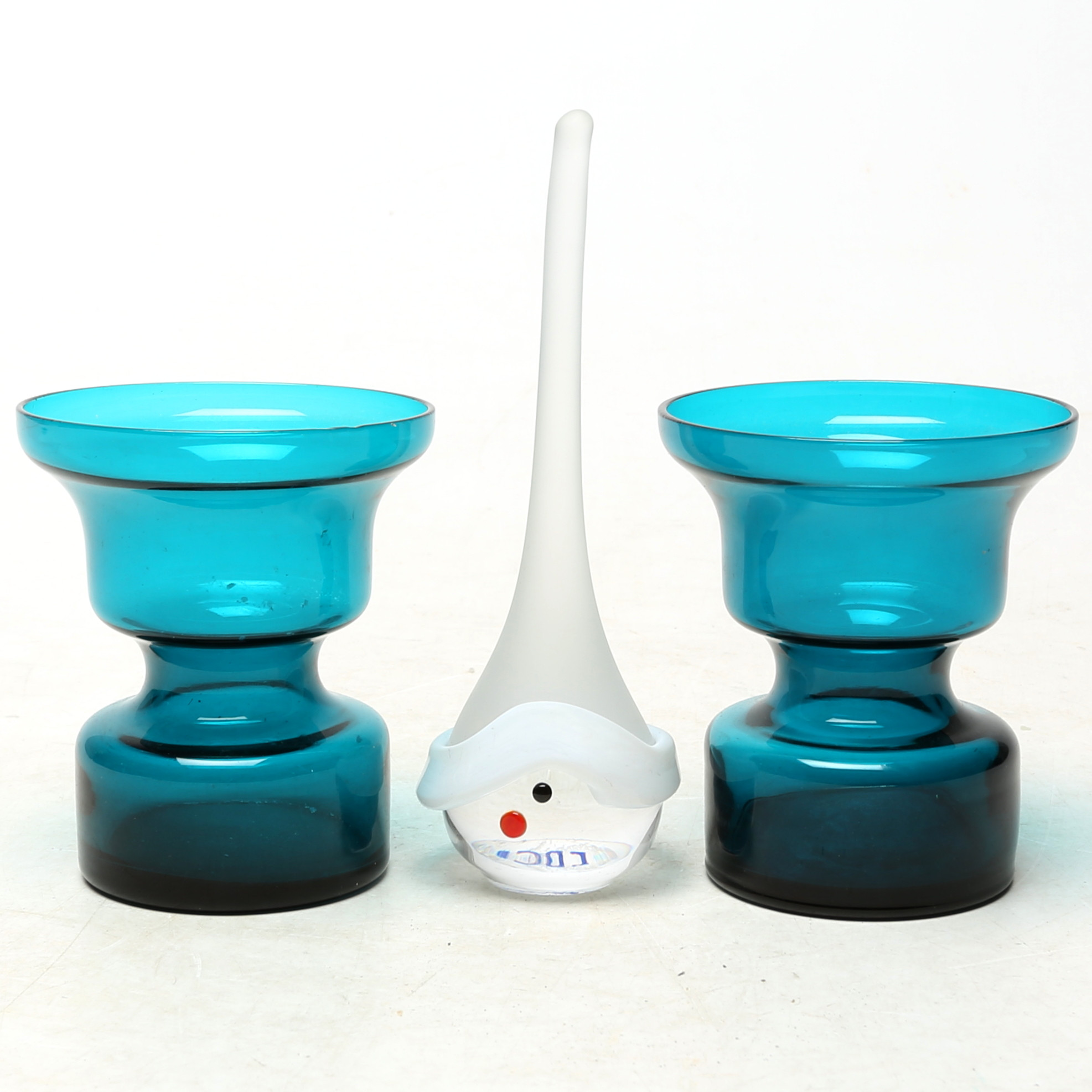 GLASFÖREMÅL, 3 st, bland annat Bergdala.