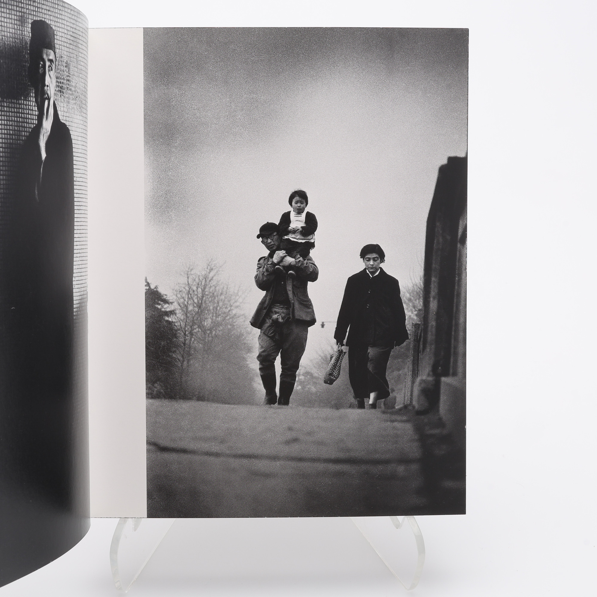FOTO. DEN JAPANSKE FOTOGRAFEN KIKUJI KAWADAS "REMOTE PAST A MEMOIR 1952-1966", 2016.