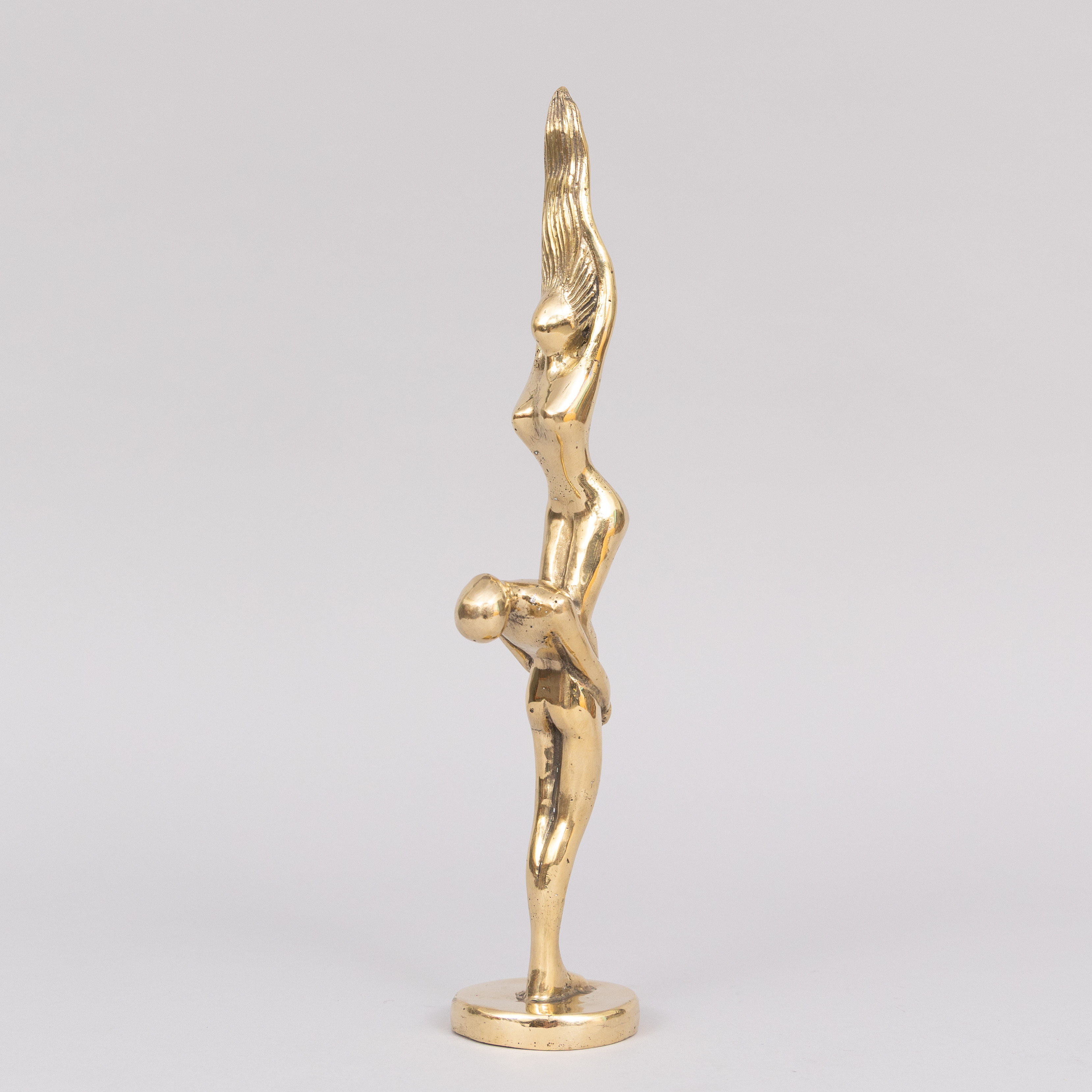 SKULPTUR, "Dirty Dancing", guldpatinerad brons, stämplad Art People Gallery Sweden, stämplad A P G.