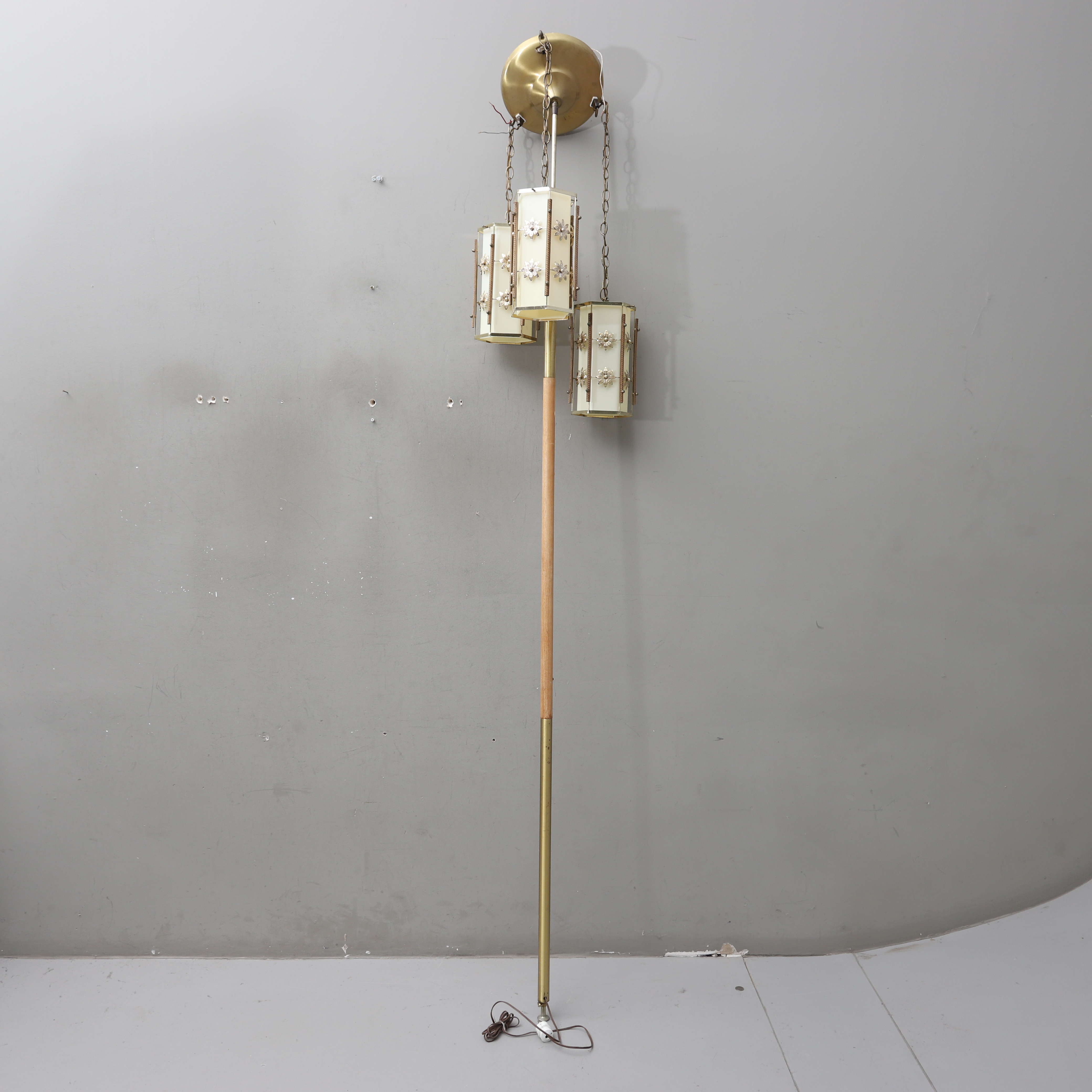 GOLVLAMPA, metall, 1950-/60-tal.