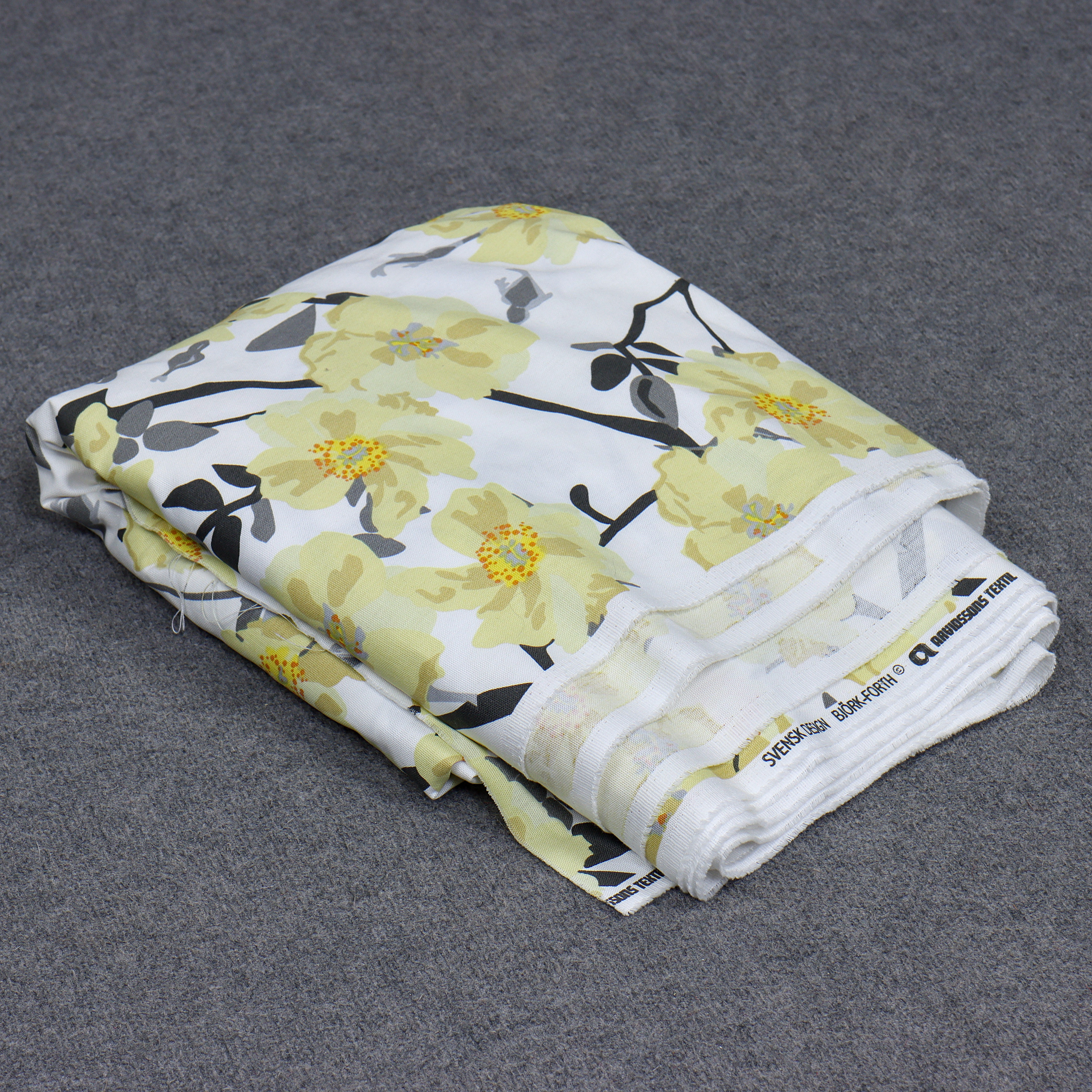 BJÖRK-FORTH, LÅNGT DEKORATIVT TYG, ARVIDSSONS TEXTIL, (155 x 670 cm).