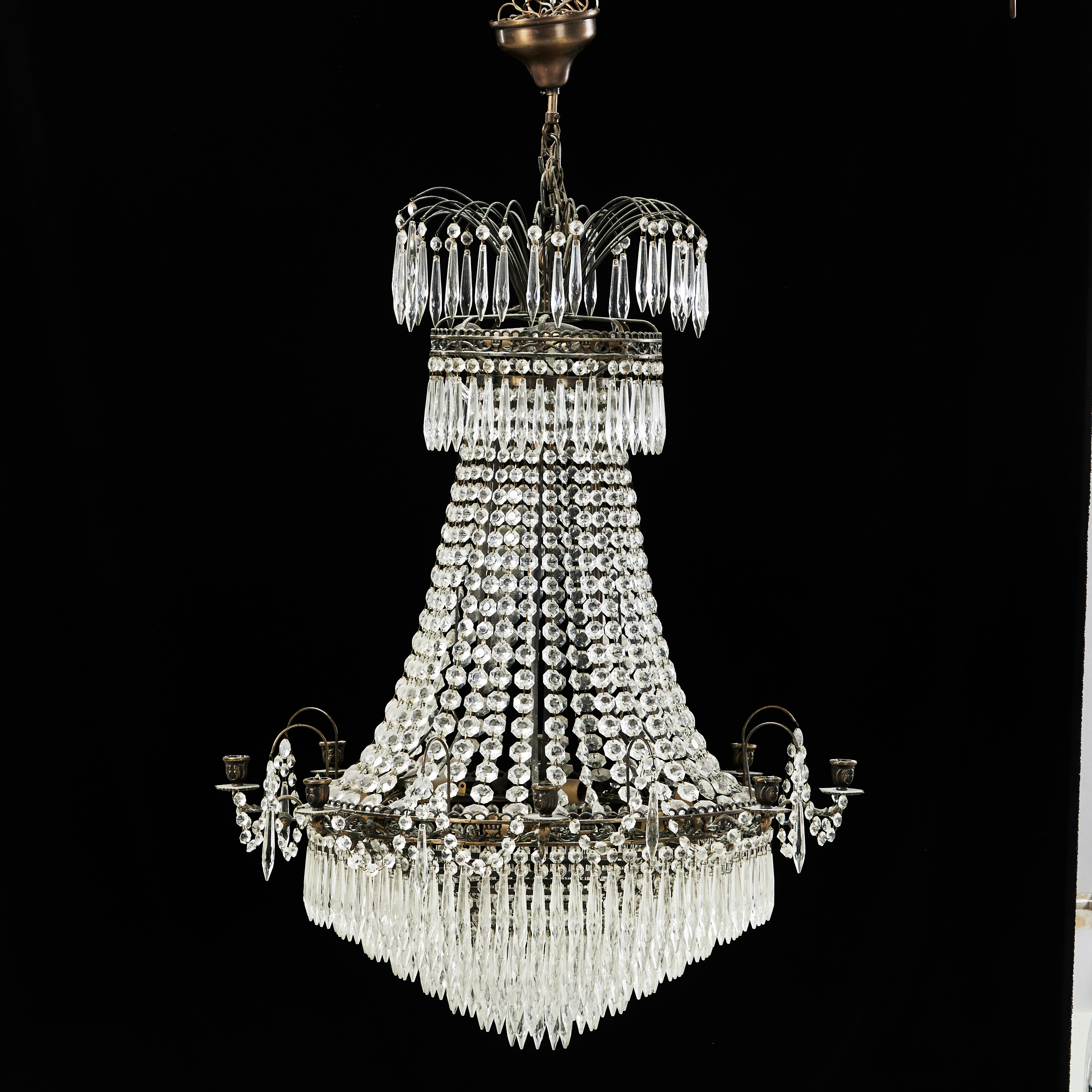 LJUSKRONA, 1900-talets andra hälft, gustaviansk-stil, för 8 ljus.