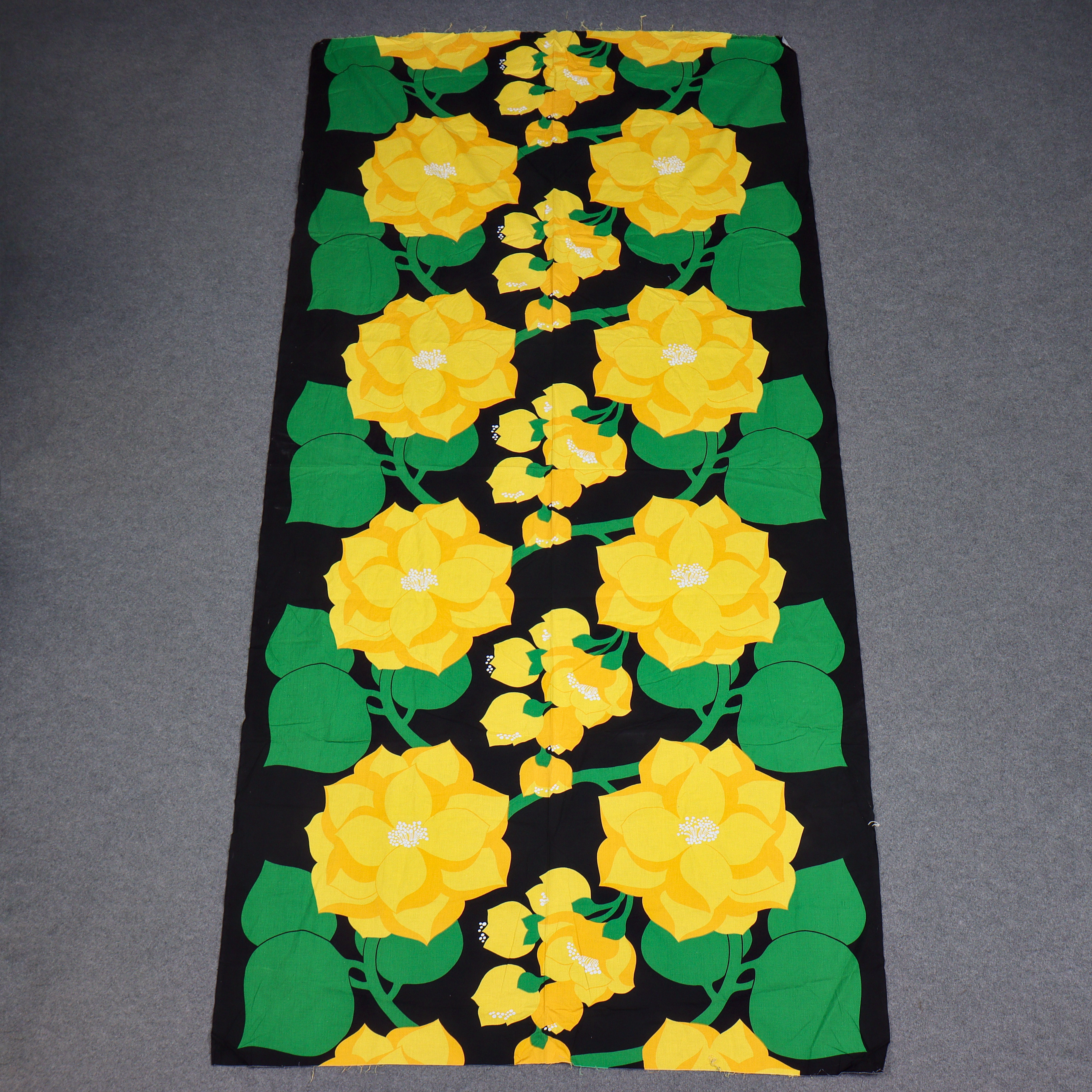 PORIN PUUVILLA, TYG MED BLOMMÖNSTER, BJÖRNEBORGS BOMULLSFRABRIK, FINLAND, 1900-TAL.