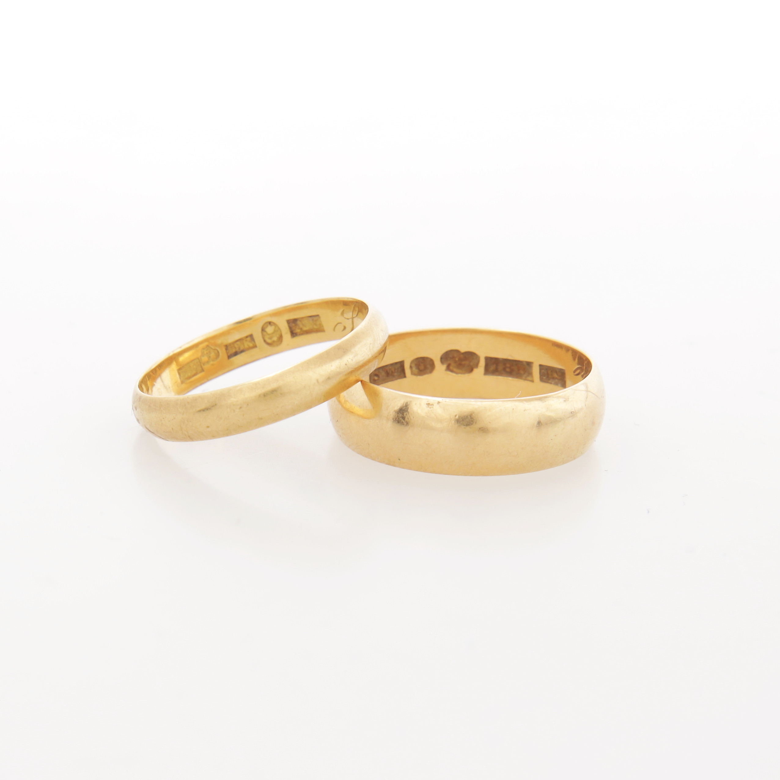 RINGAR, 2 st, guld 18K, vikt 8,07 gram.