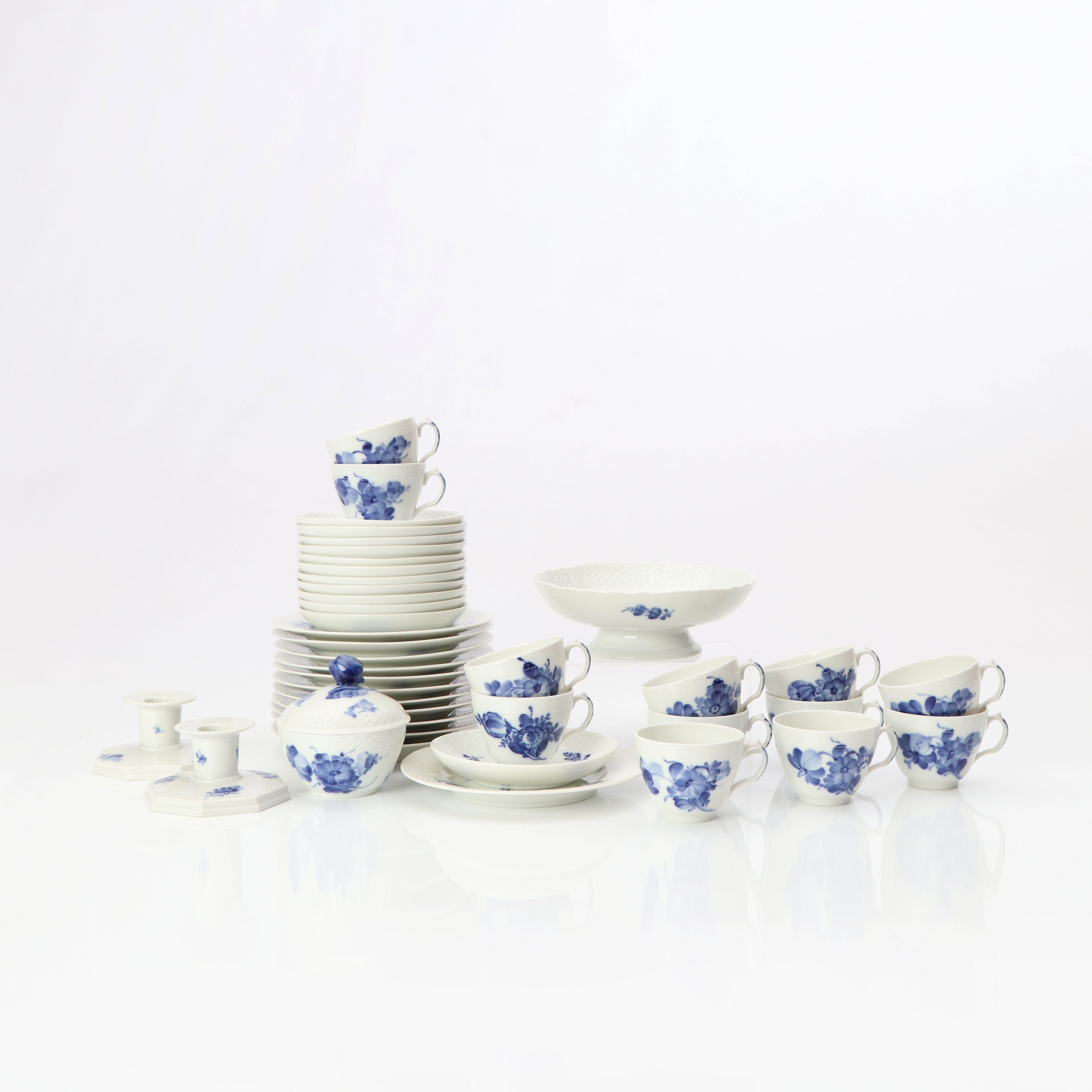 BLÅ BLOMST, KAFFESERVIS, 28 DELAR. Porslin. Royal Copenhagen.