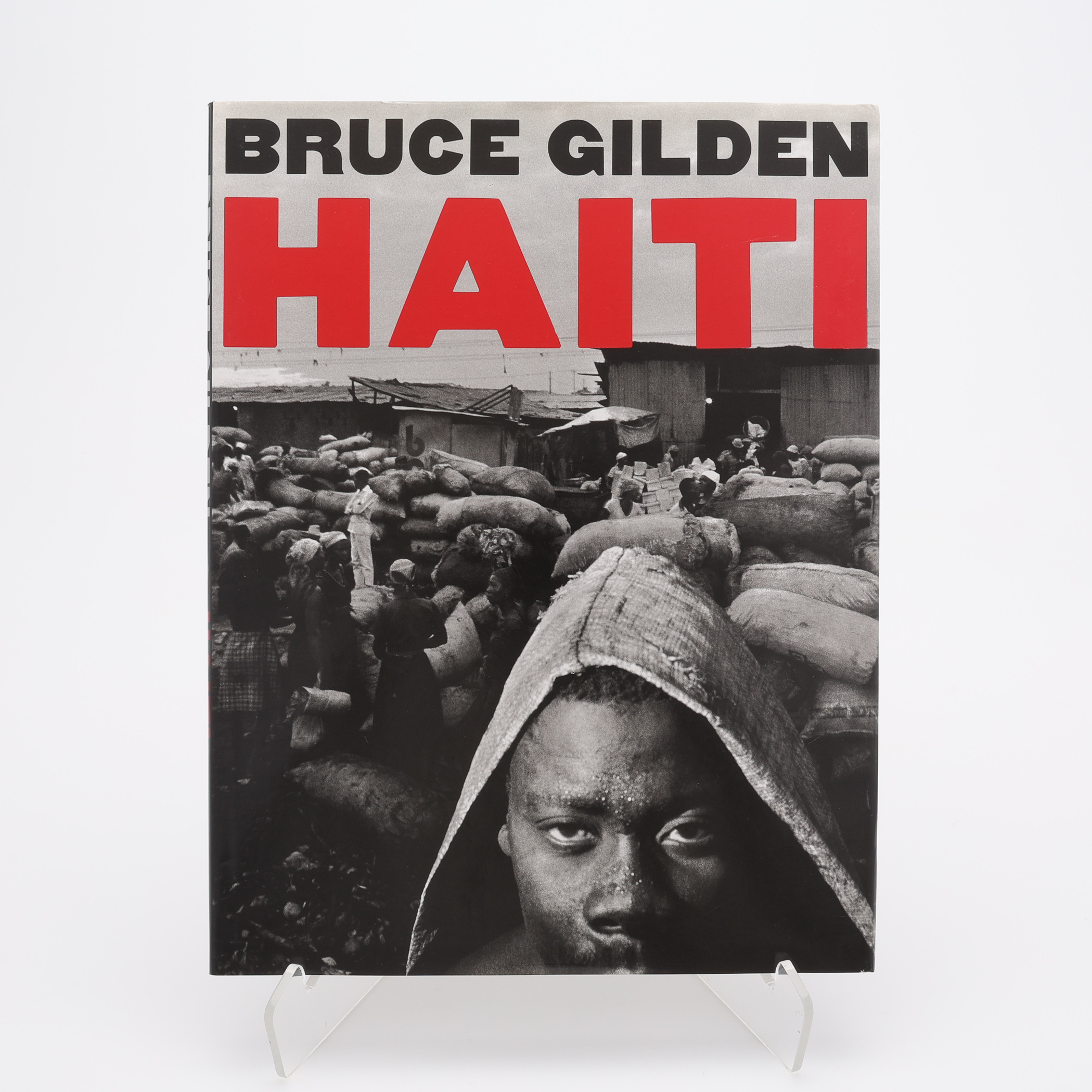 FOTO. DEN AMERIKANSKE FOTOGRAFEN BRUCE GILDENS "HAITI" I FÖRSTA UPPLAGAN, 1996.