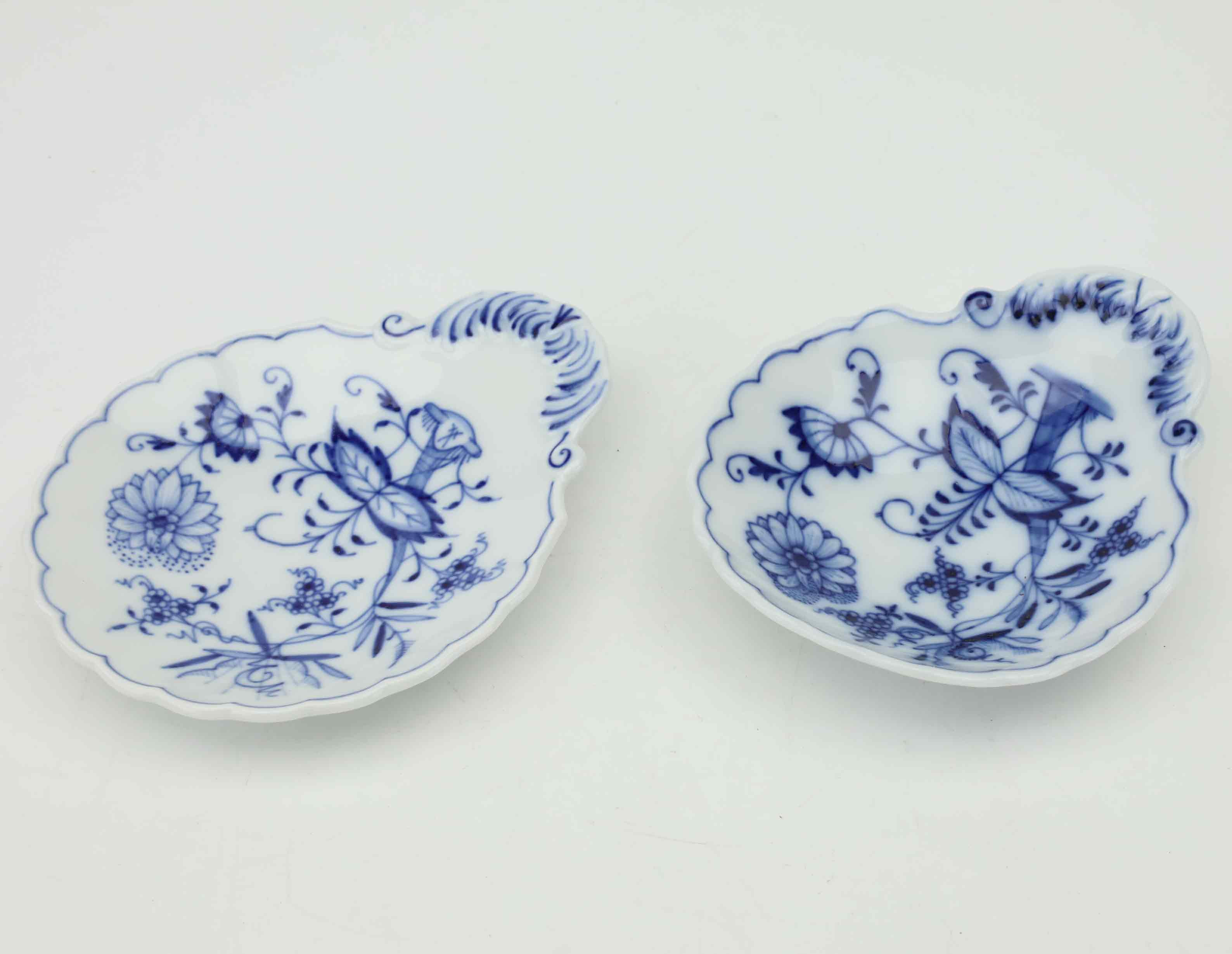 FAT, 2 st, porslin, lökmönstret, Meissen, Tyskland.