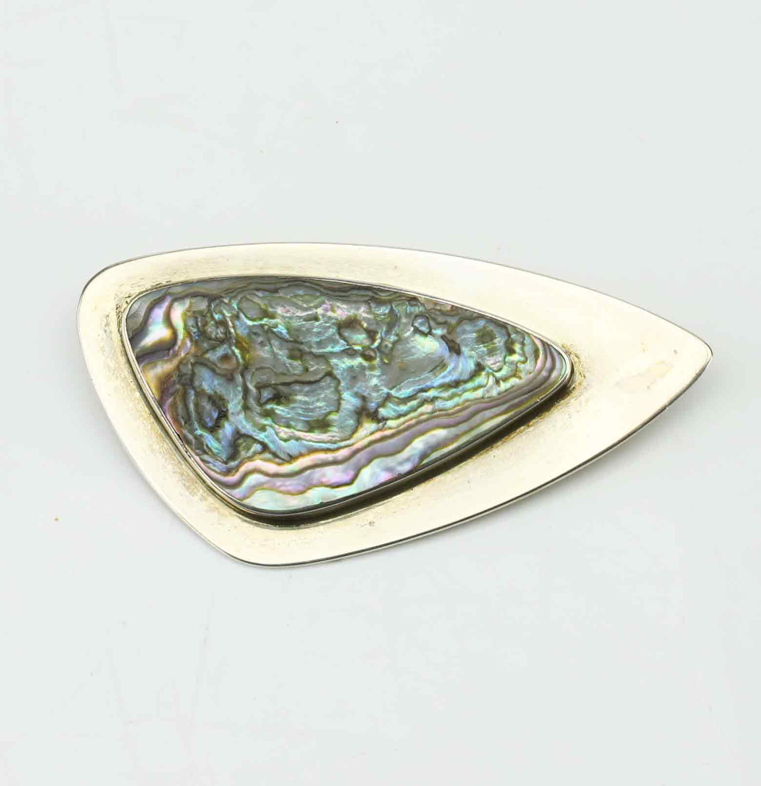 ARNE JOHANSEN (1927–2004). brosch, sterlingsilver, pärlemor, Danmark, 1960/70-tal.