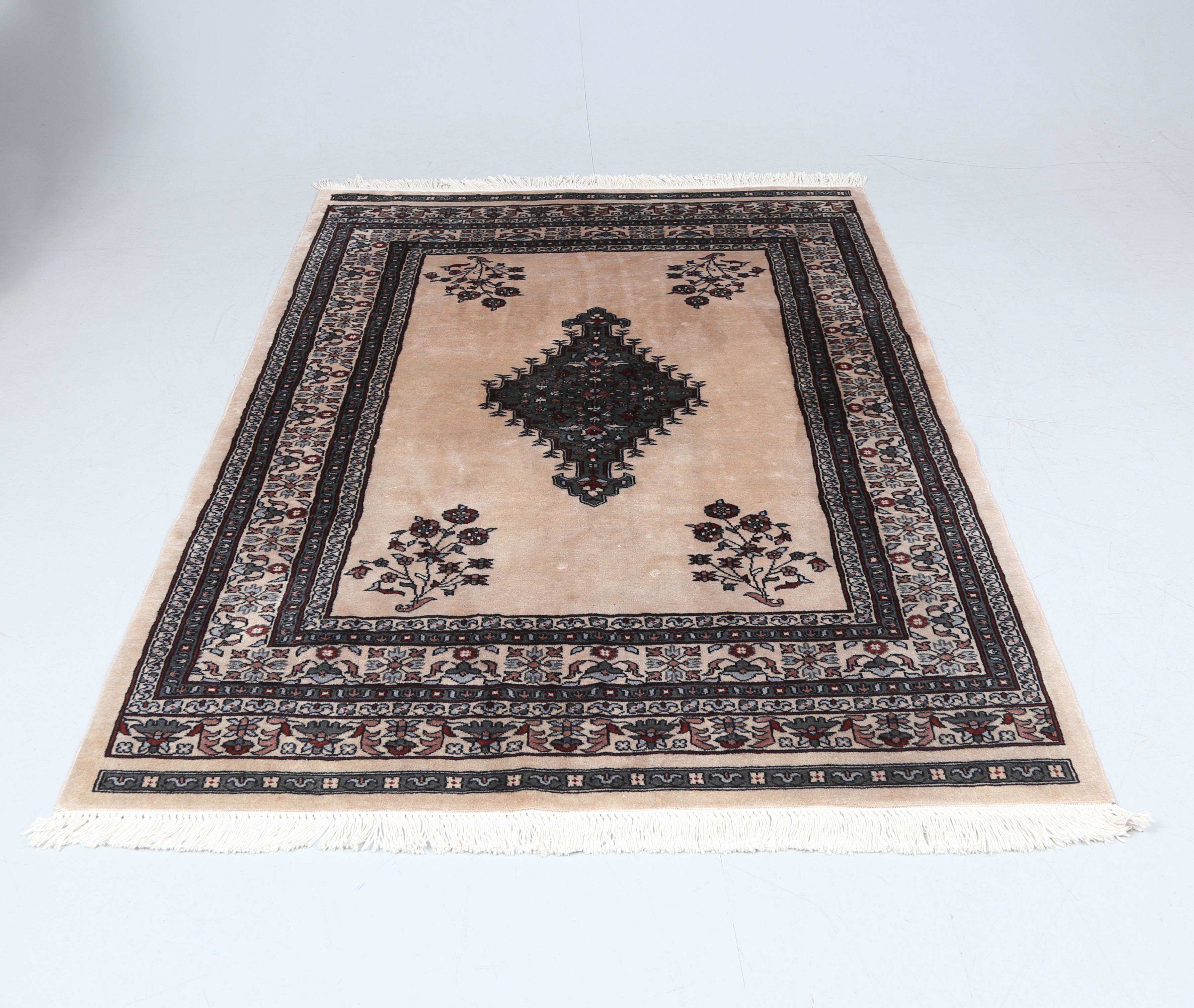 MATTA, Pakistan 205x142 cm, med garantibevis.